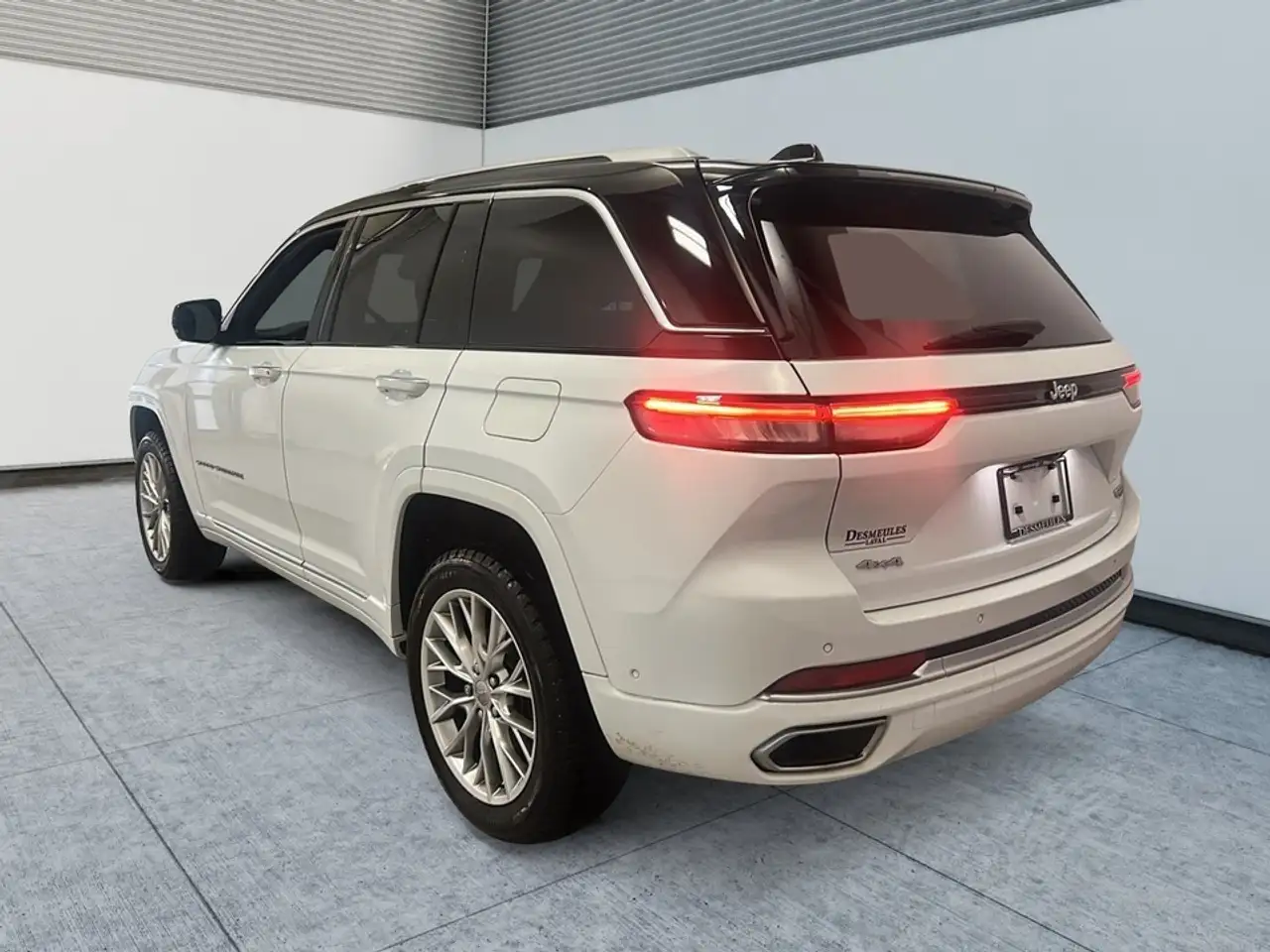 Jeep Grand Cherokee снимка Jeep Grand Cherokee