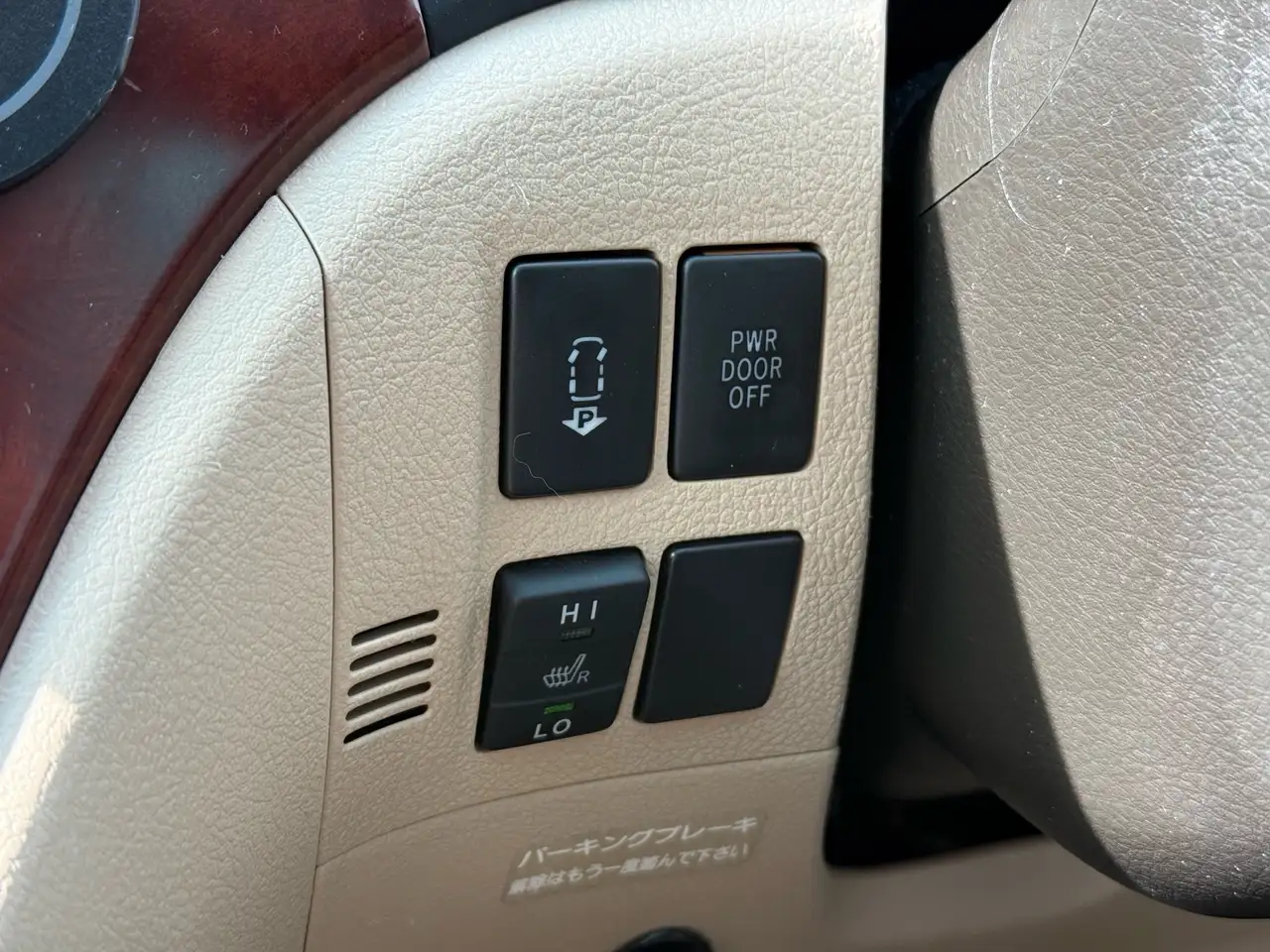 Toyota Alphard снимка Toyota Alphard