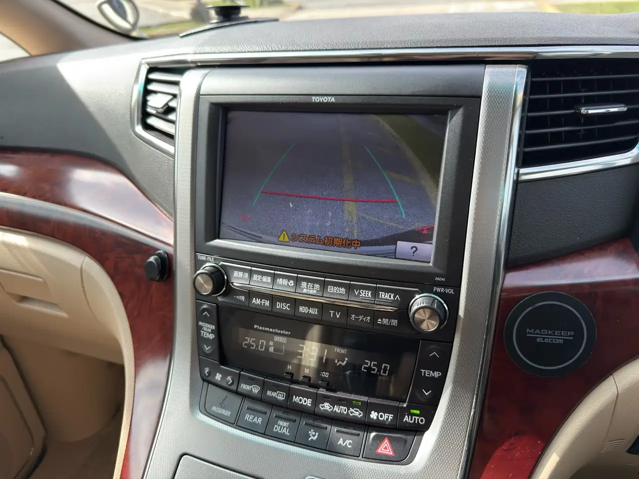 Toyota Alphard снимка Toyota Alphard