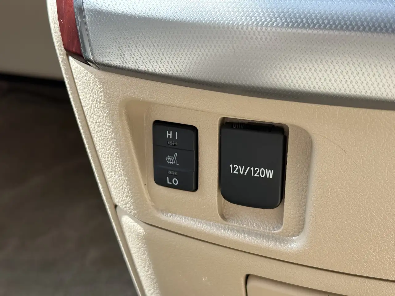 Toyota Alphard снимка Toyota Alphard