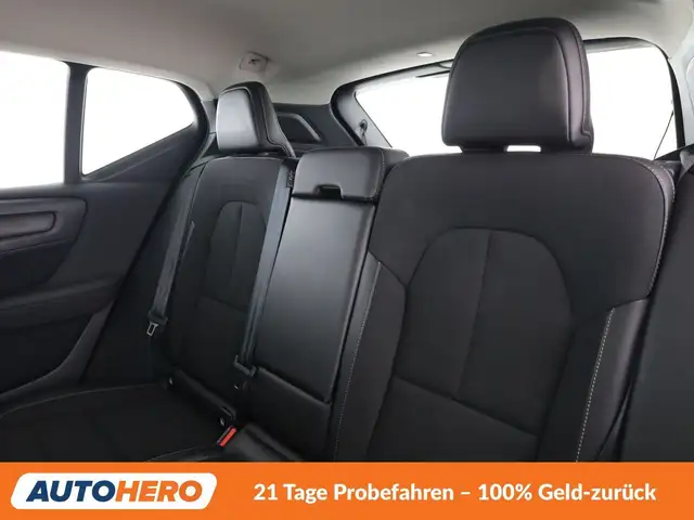 Volvo XC40 view 14