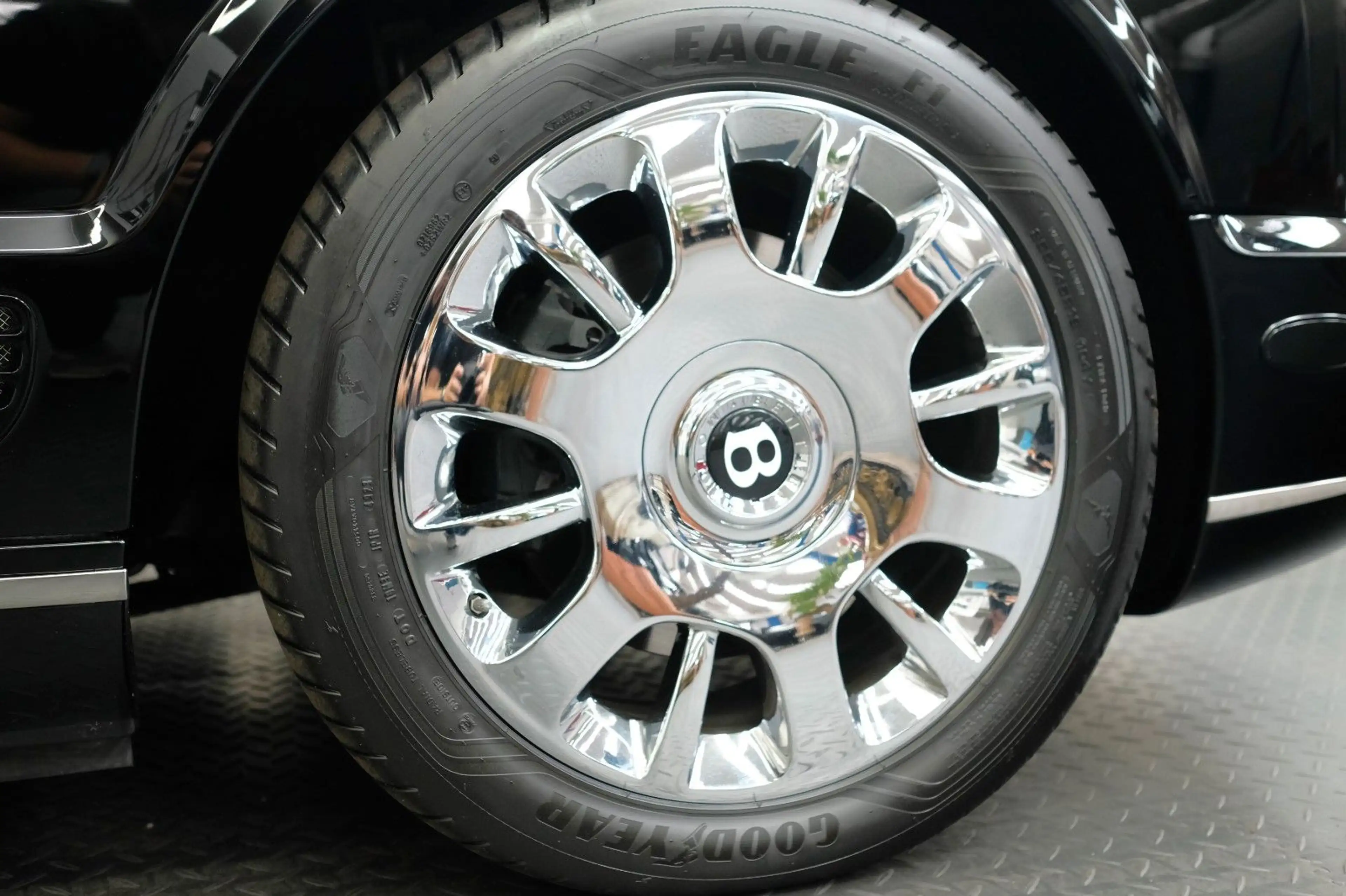 Bentley Azure /BEWERTUNG NOTE 2+/SERVICE 12.000€/HISTORIE — photo 10