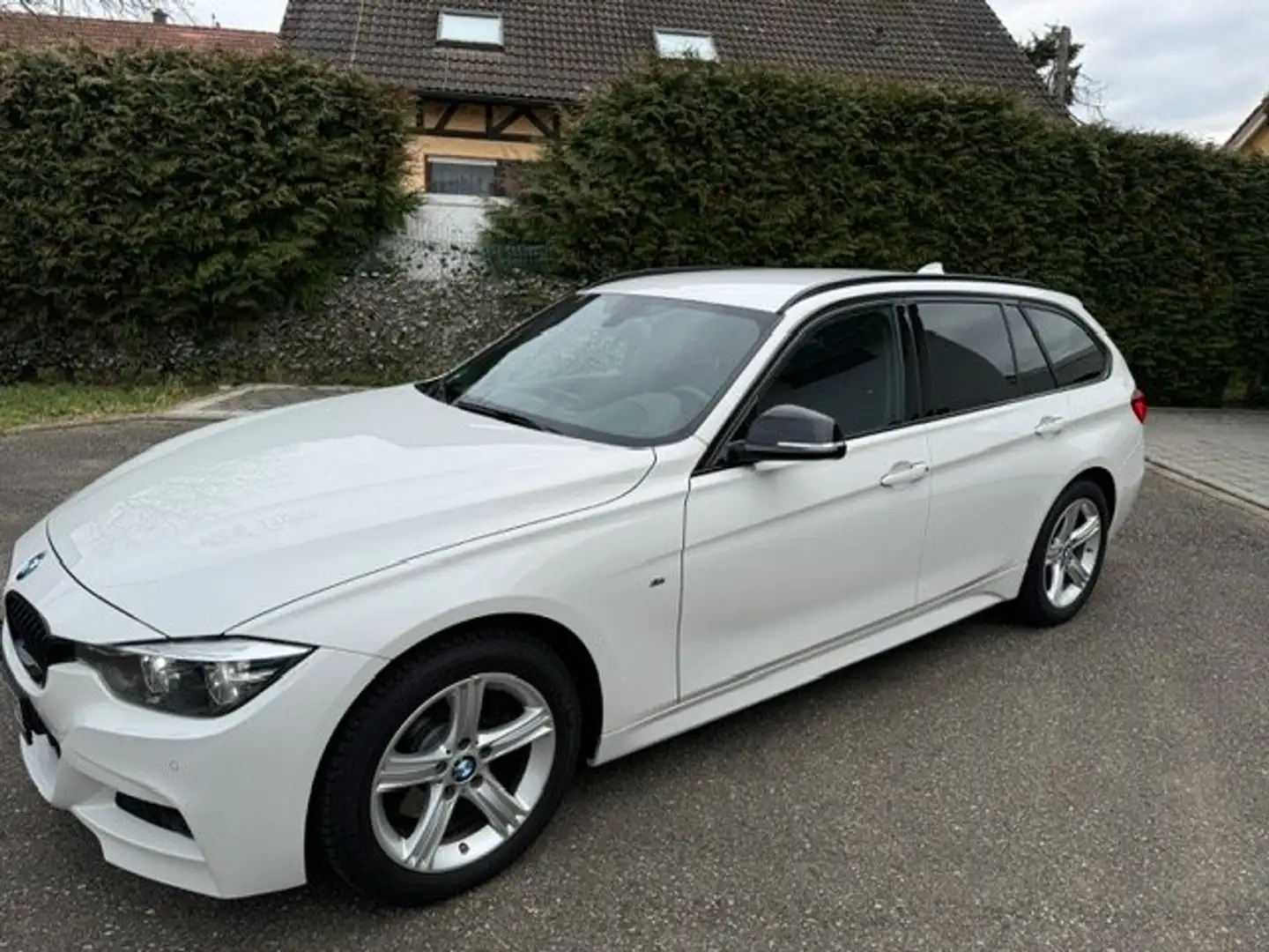 BMW 330 330d xDrive M Sport Shadow 8-fach bereift Bílá - 1