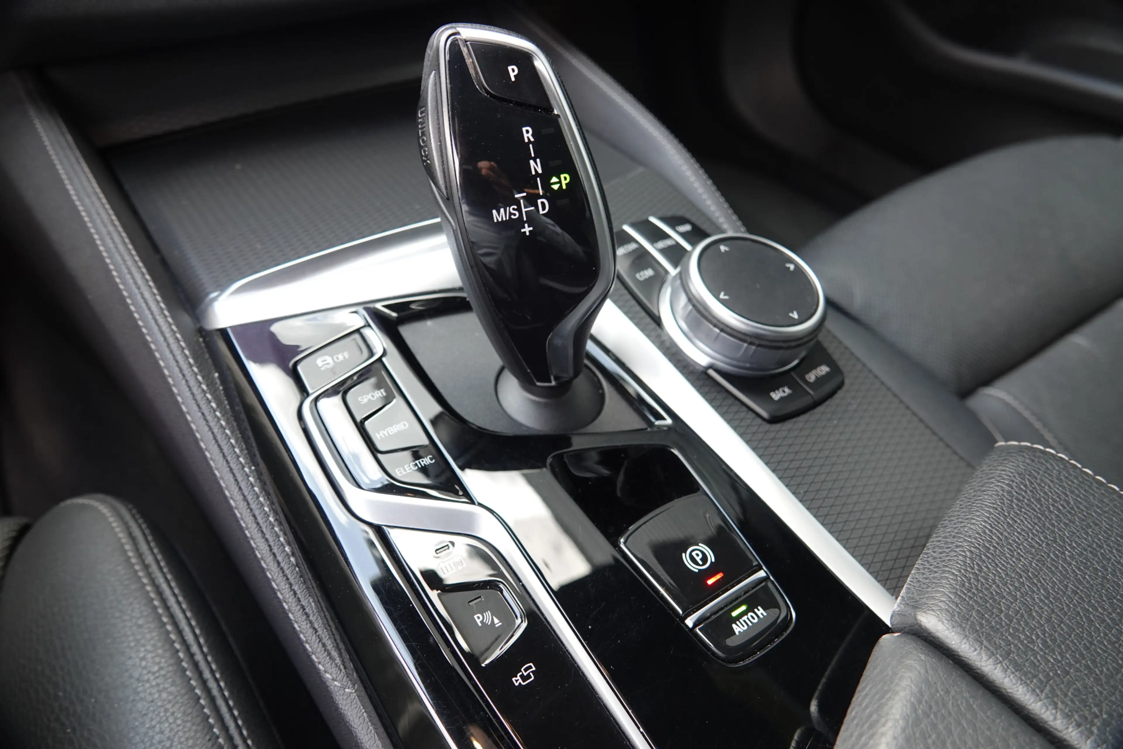 BMW 530 5-serie Touring 530e xDrive High Executive | M-Spo — photo 21