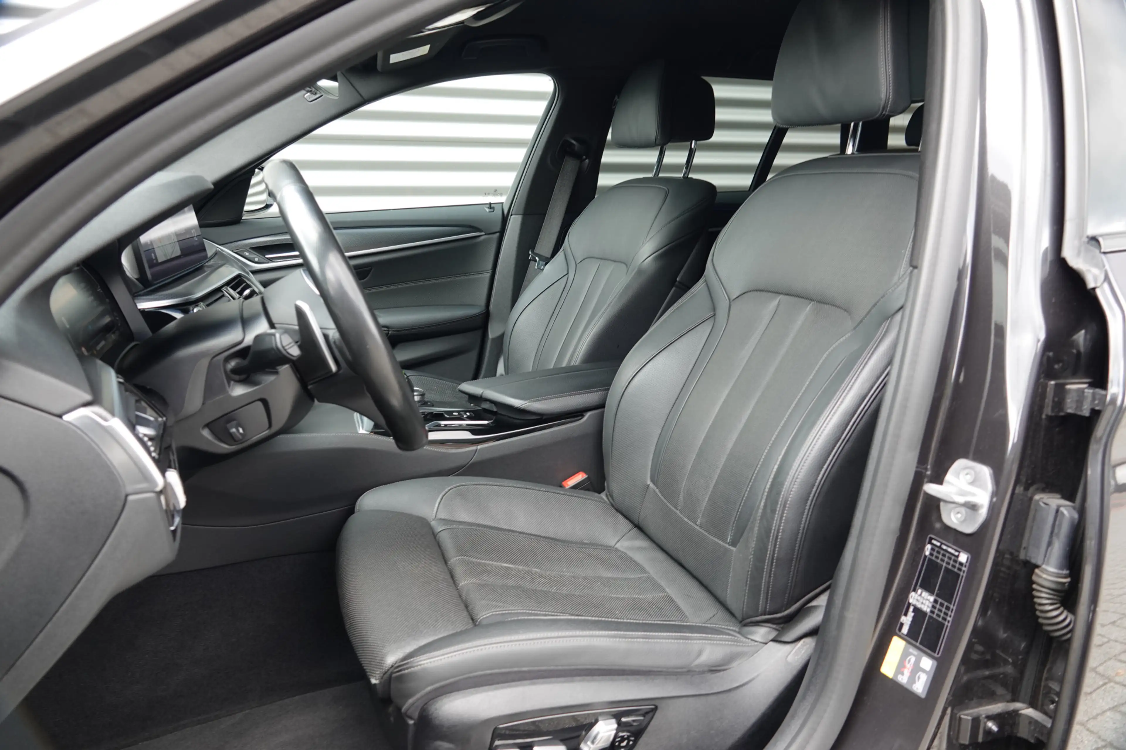 BMW 530 5-serie Touring 530e xDrive High Executive | M-Spo — photo 13