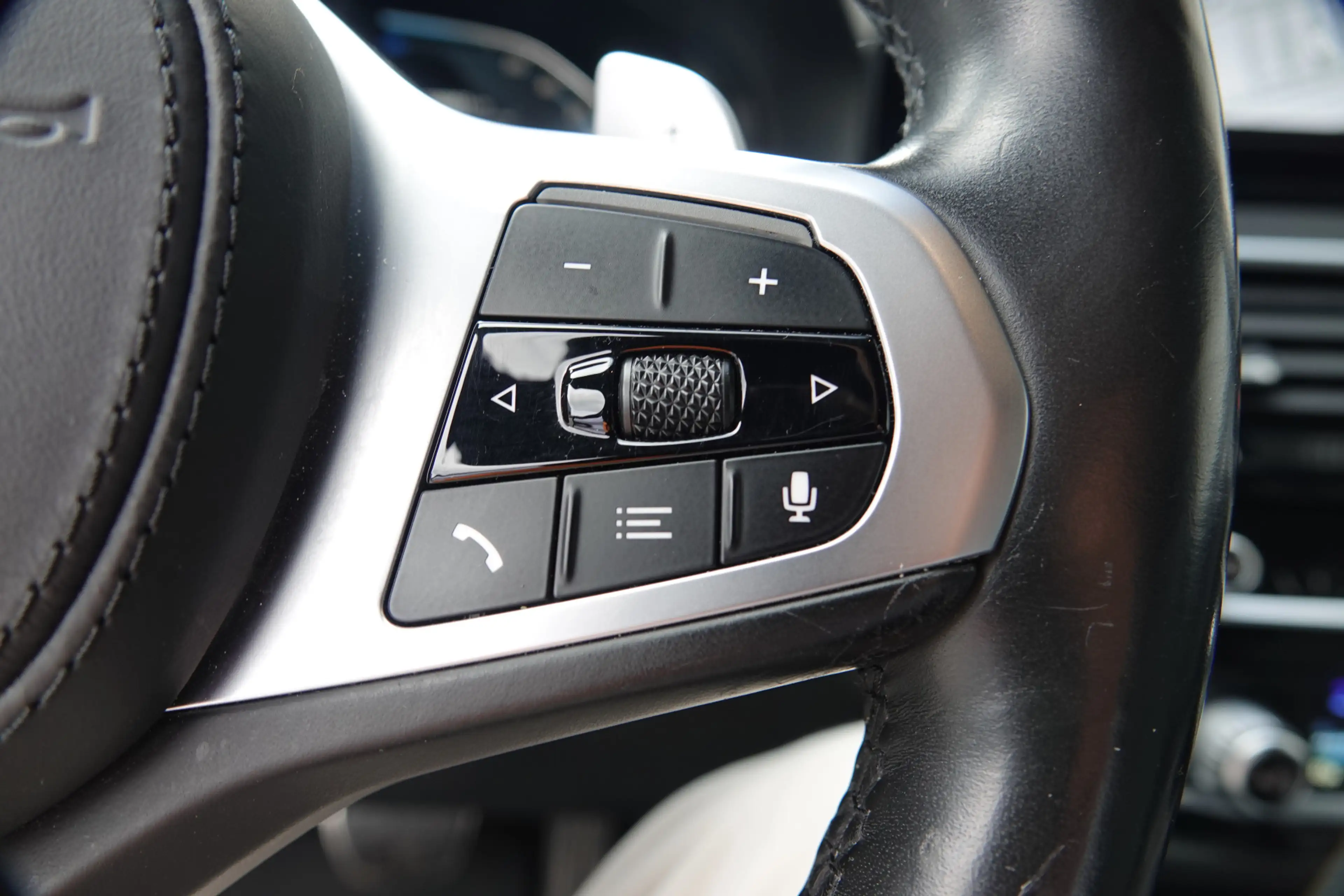 BMW 530 5-serie Touring 530e xDrive High Executive | M-Spo — photo 16