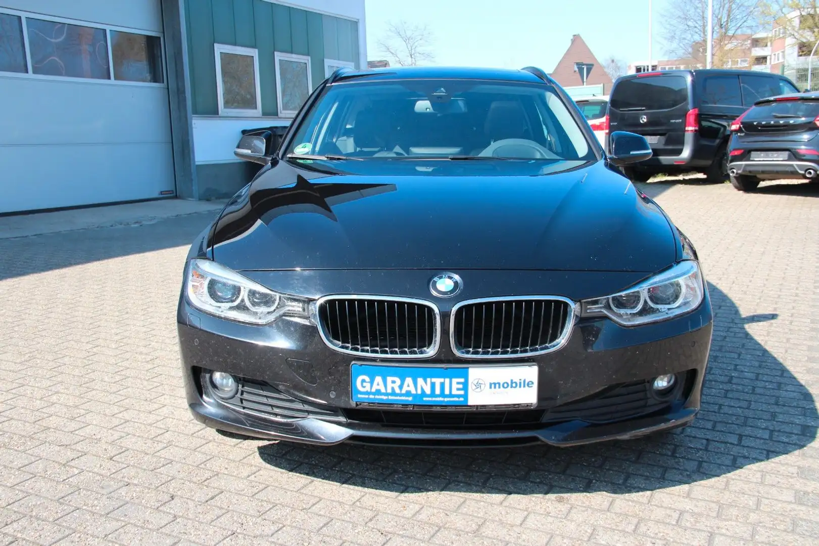 BMW 320 d T Advantage, Navi, PDC, SHZ, LED, AHK Negro - 2