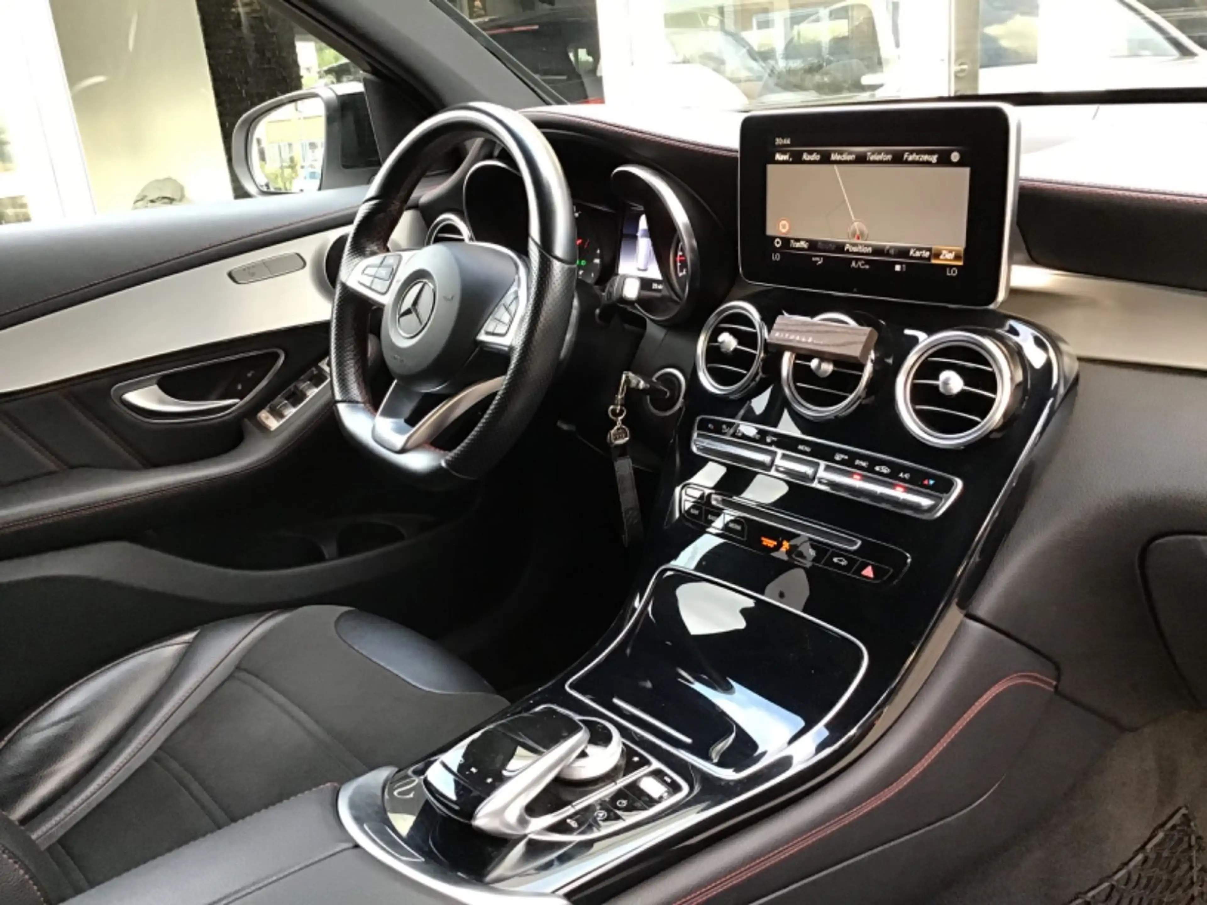 Mercedes-Benz GLC 43 AMG 4Matic Aut~Night Paket~Distronic+~LED — photo 10