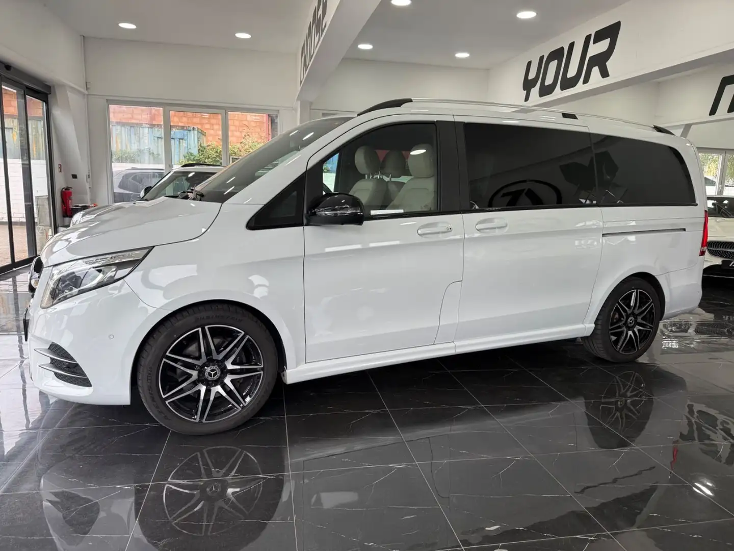 Mercedes-Benz V 250 d Lang AMG Line Leder Led Tisch 360° Burme Weiß - 2