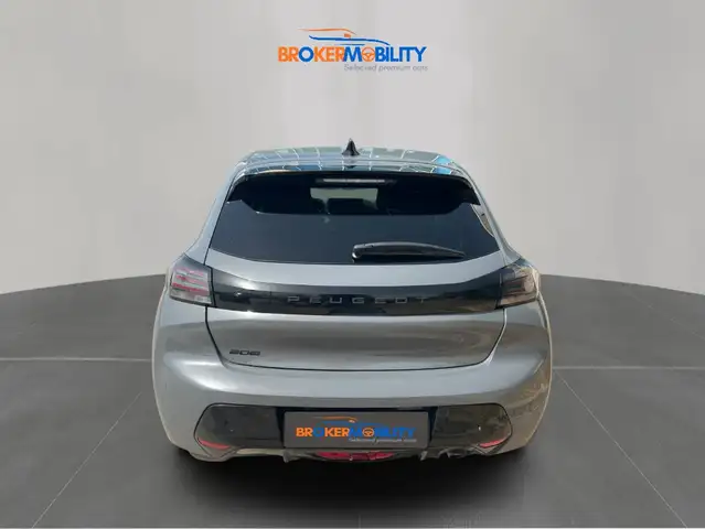 Peugeot 208 view 3