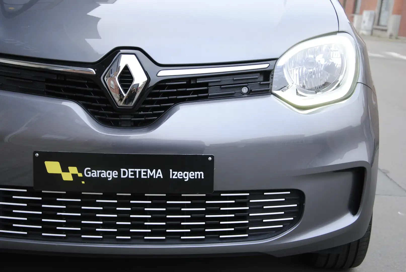 Renault Twingo 1.0i SCe Urban Night GPF Grijs - 1