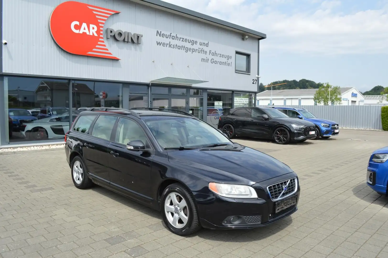 Volvo V70 Momentum *Bi-Xenon*BT-Media*USB*Tempomat* Schwarz - 1