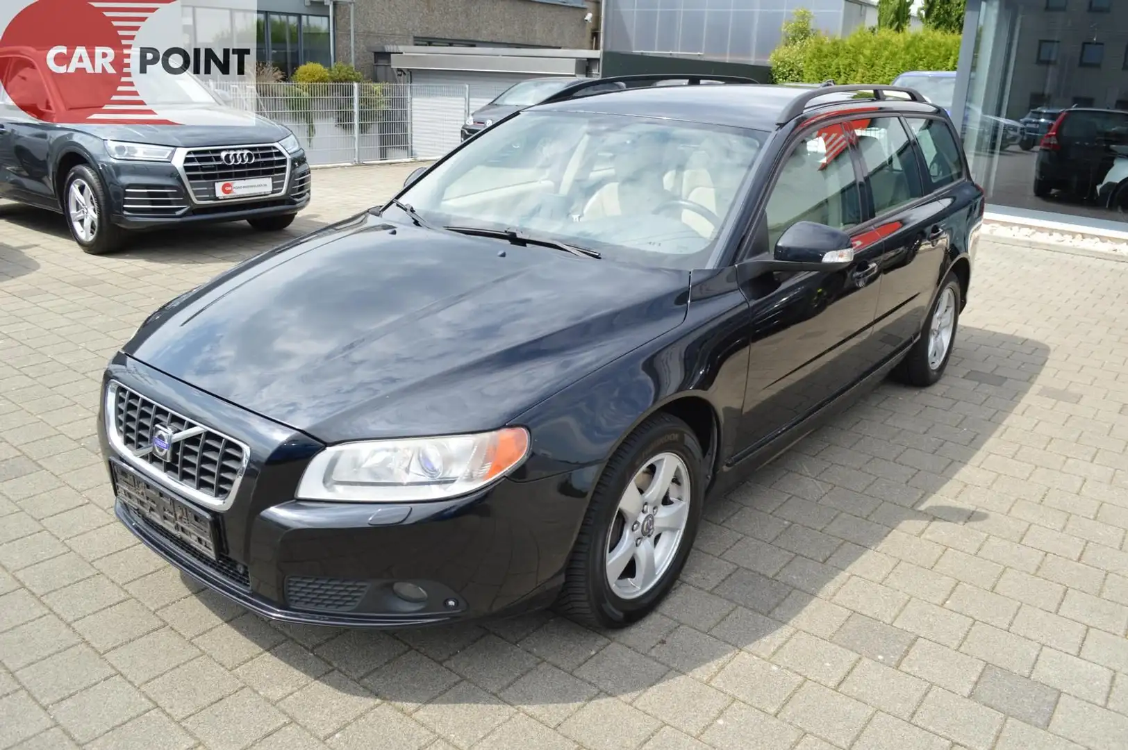 Volvo V70 Momentum *Bi-Xenon*BT-Media*USB*Tempomat* Schwarz - 2