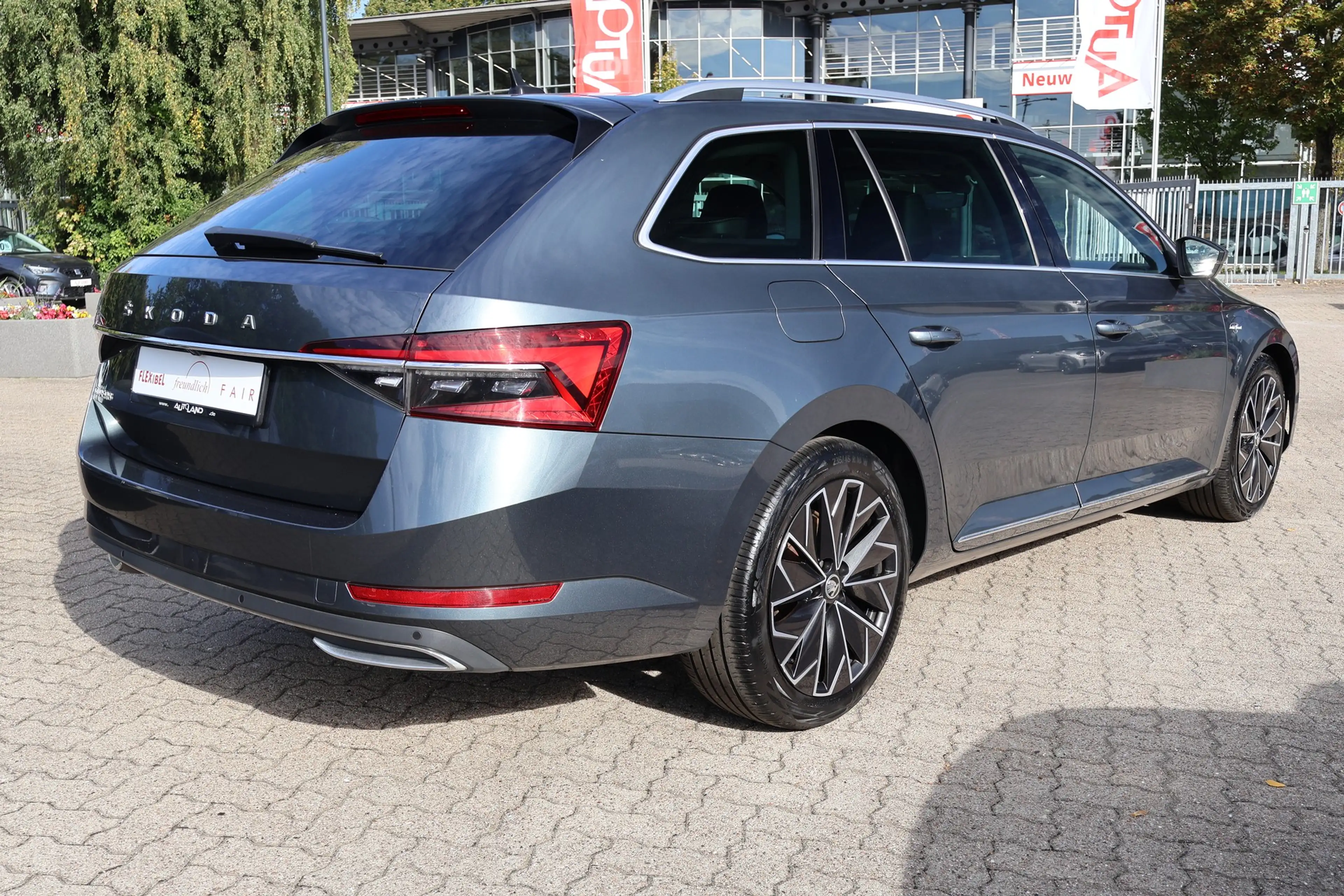 Skoda Superb Combi 2.0 TDI DSG L&K LED Navi Kamera PDC — photo 7