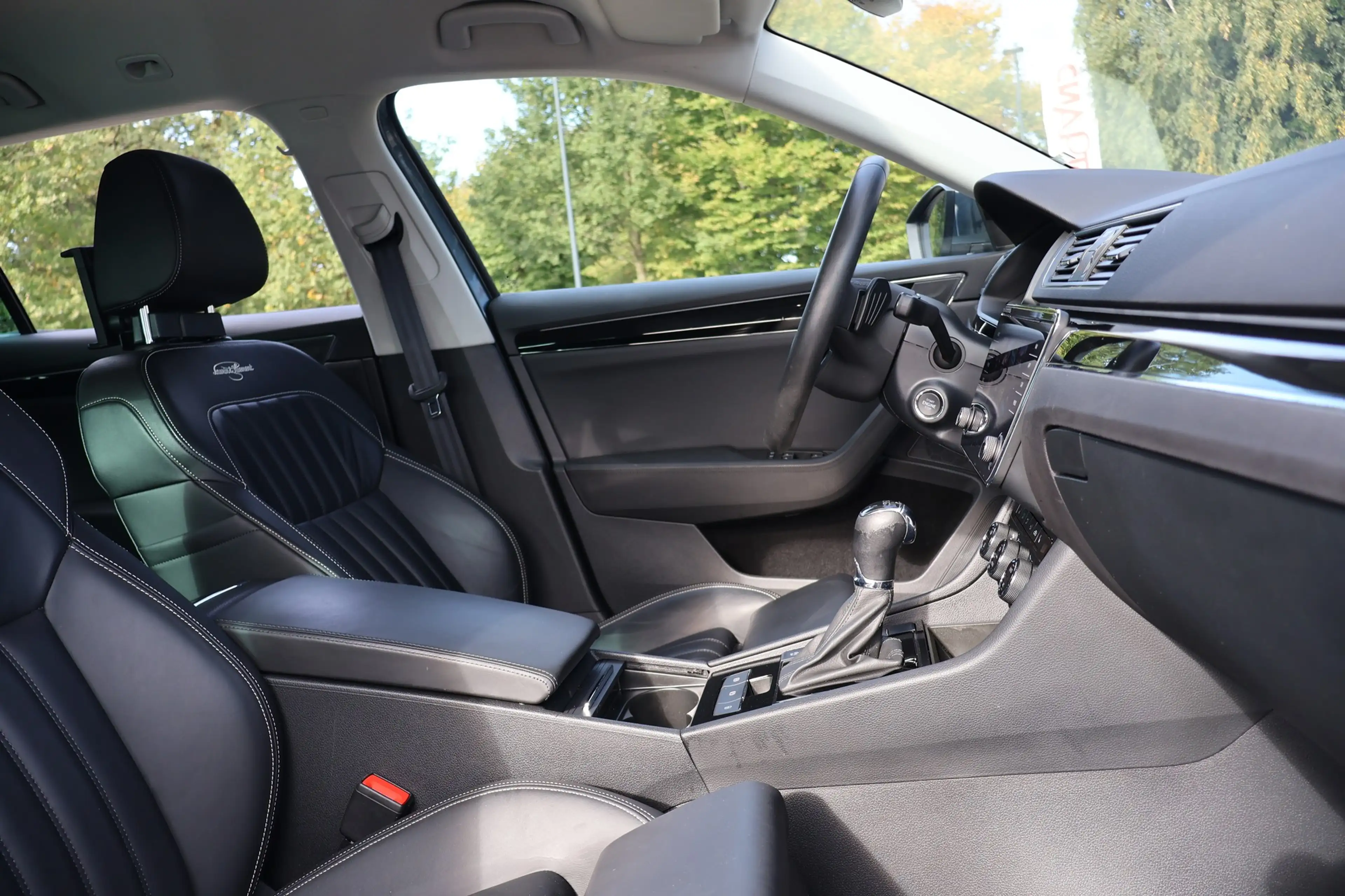 Skoda Superb Combi 2.0 TDI DSG L&K LED Navi Kamera PDC — photo 13