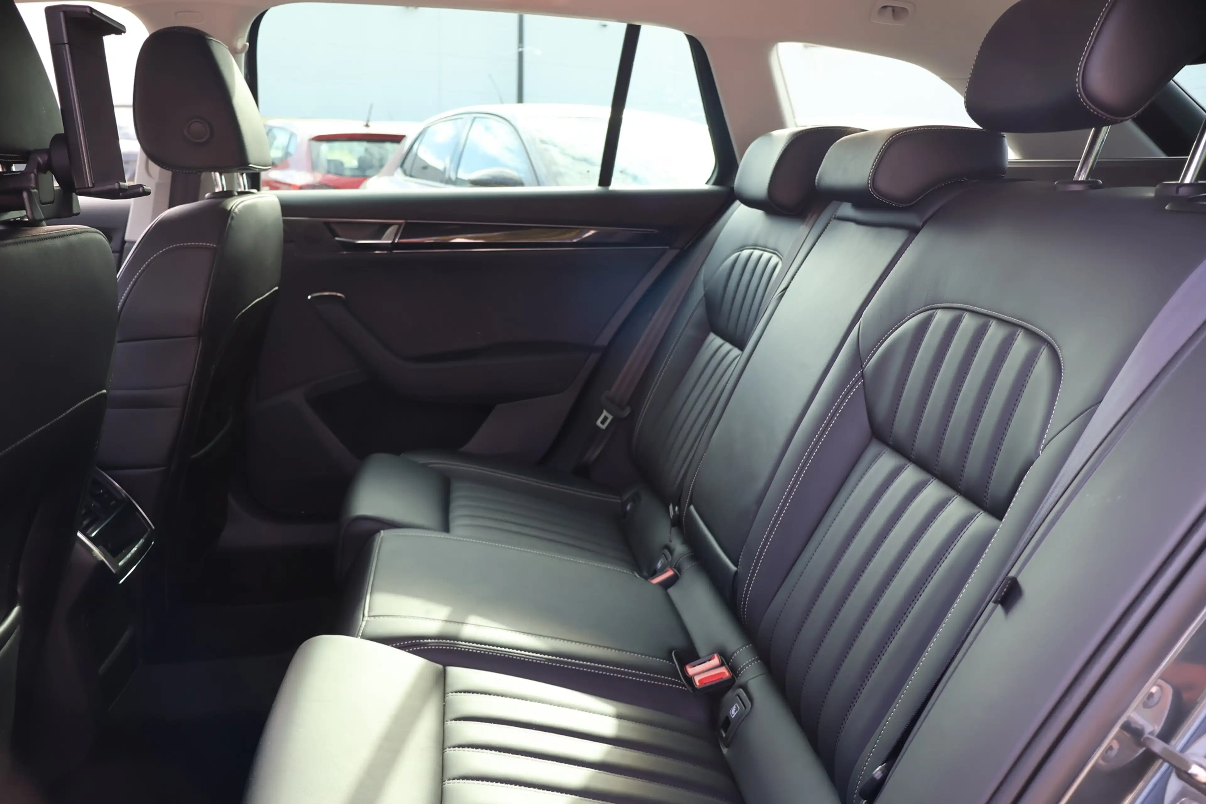 Skoda Superb Combi 2.0 TDI DSG L&K LED Navi Kamera PDC — photo 14