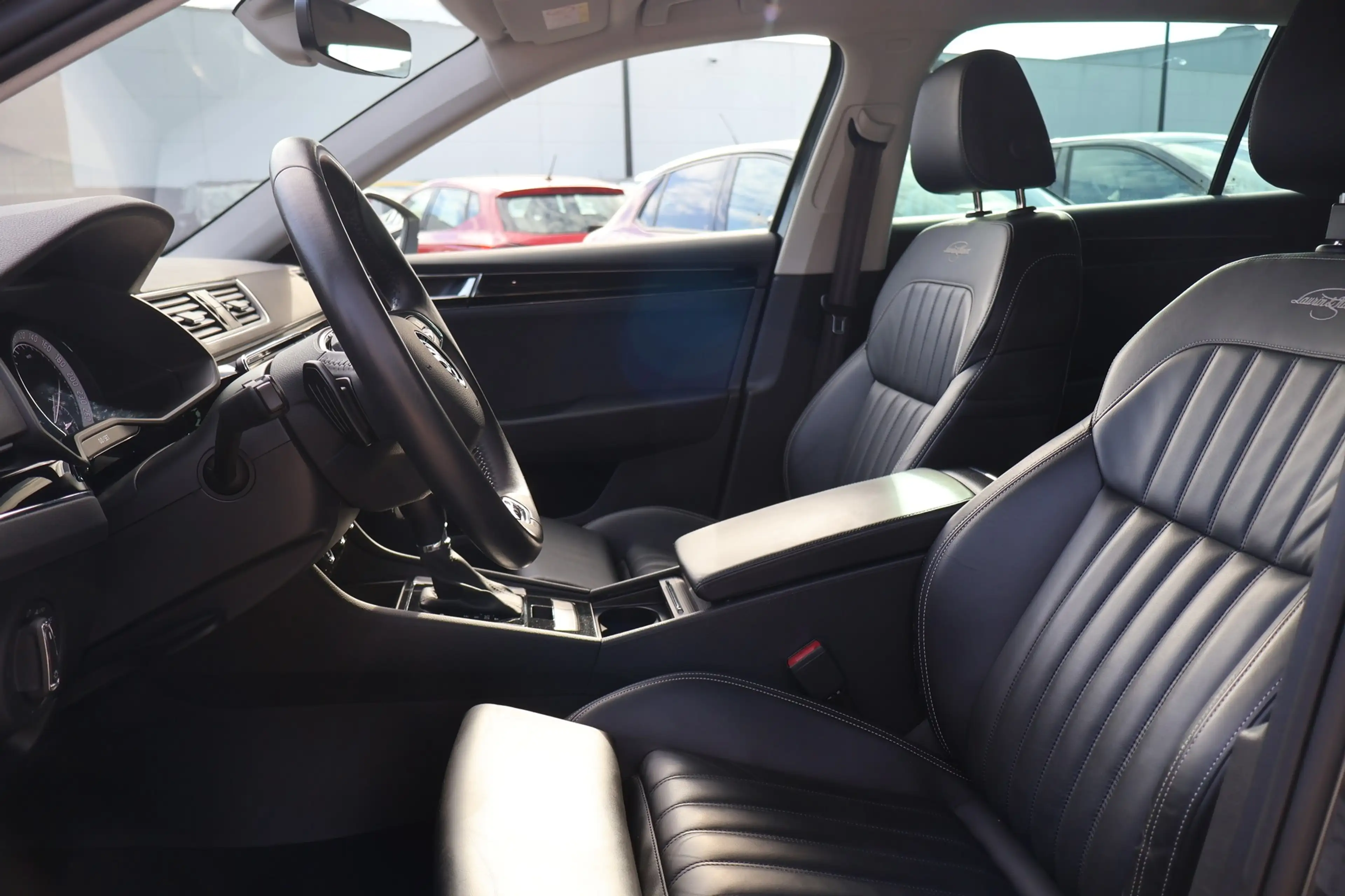 Skoda Superb Combi 2.0 TDI DSG L&K LED Navi Kamera PDC — photo 12