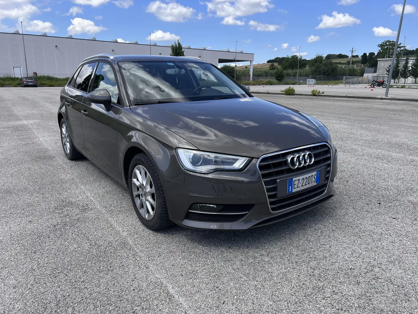 Audi A3 Sportback 1.6 tdi clean diesel Admired 110cv E6 Brązowy - 1