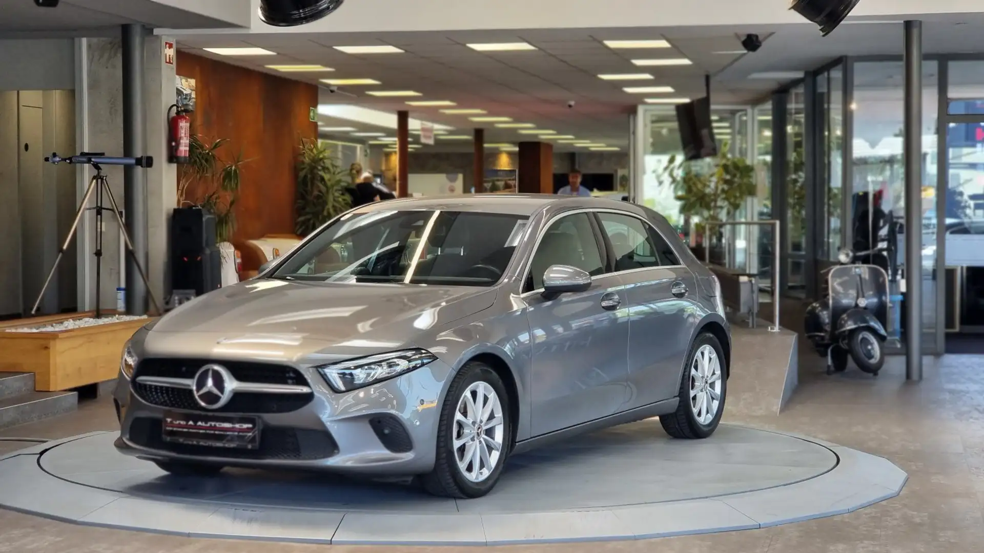 Mercedes-Benz A 200 d Aut. *Navi*Kamera*LED* Grau - 1