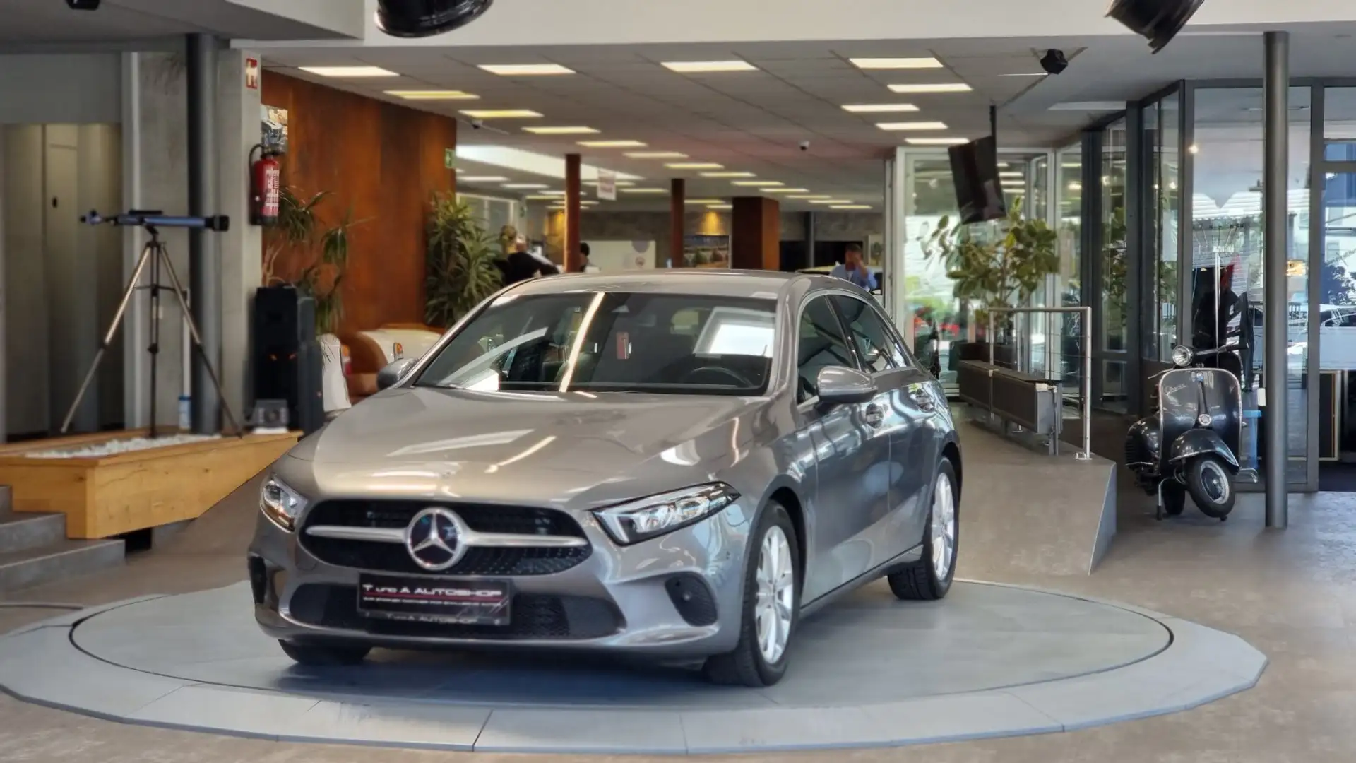 Mercedes-Benz A 200 d Aut. *Navi*Kamera*LED* Grau - 2