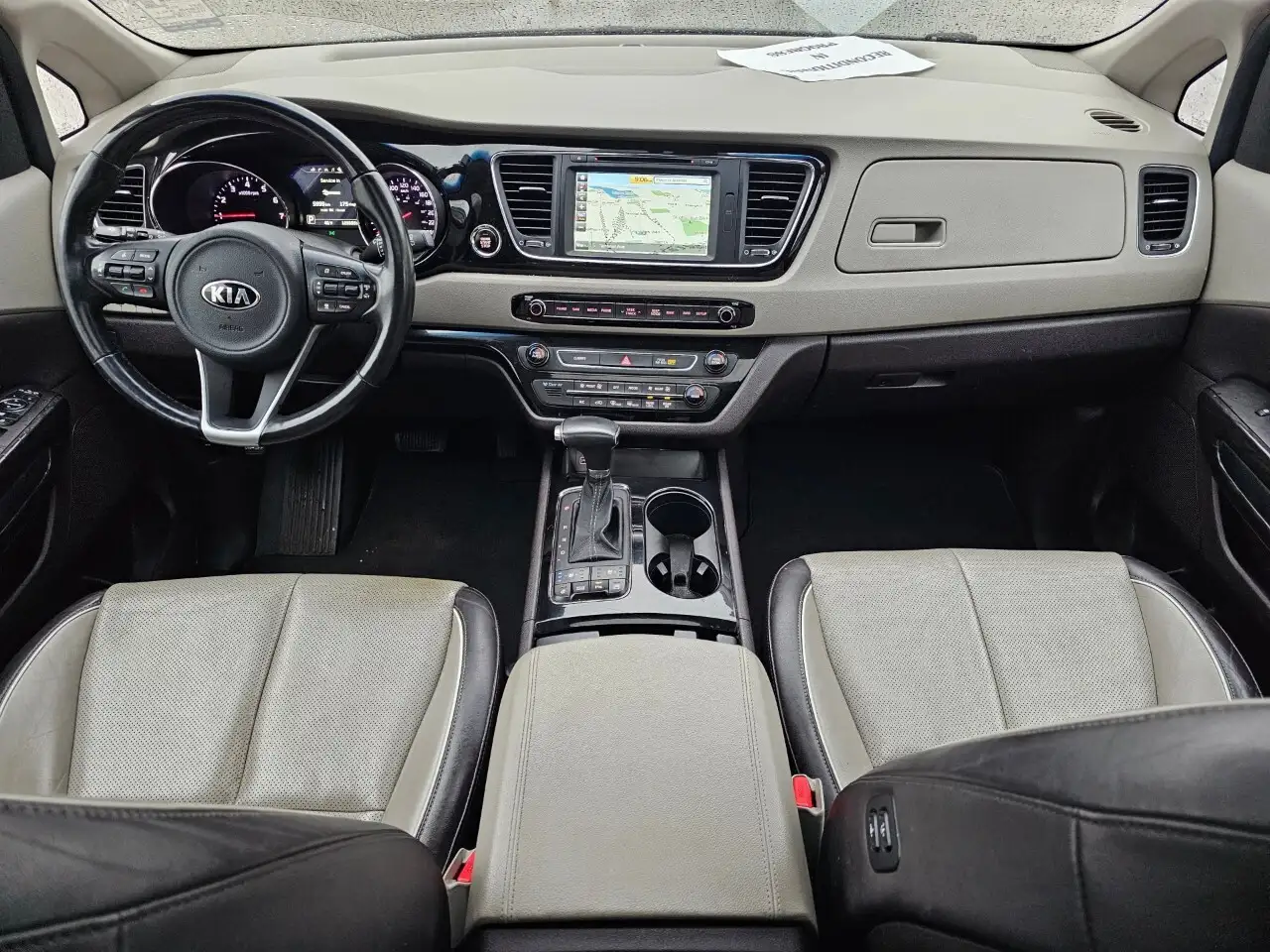 Kia Sedona снимка Kia Sedona