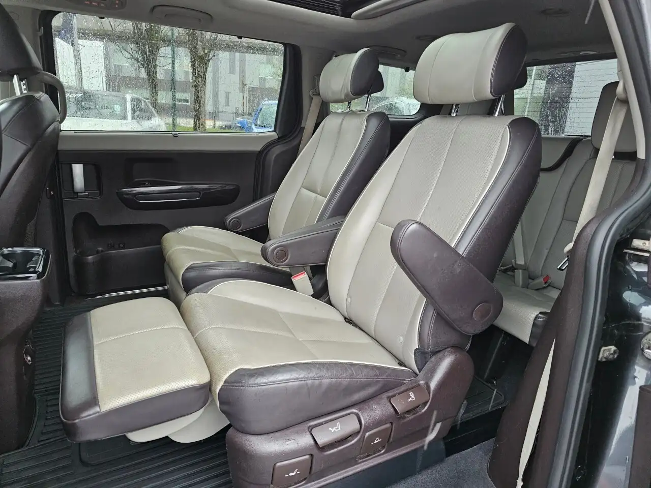 Kia Sedona снимка Kia Sedona