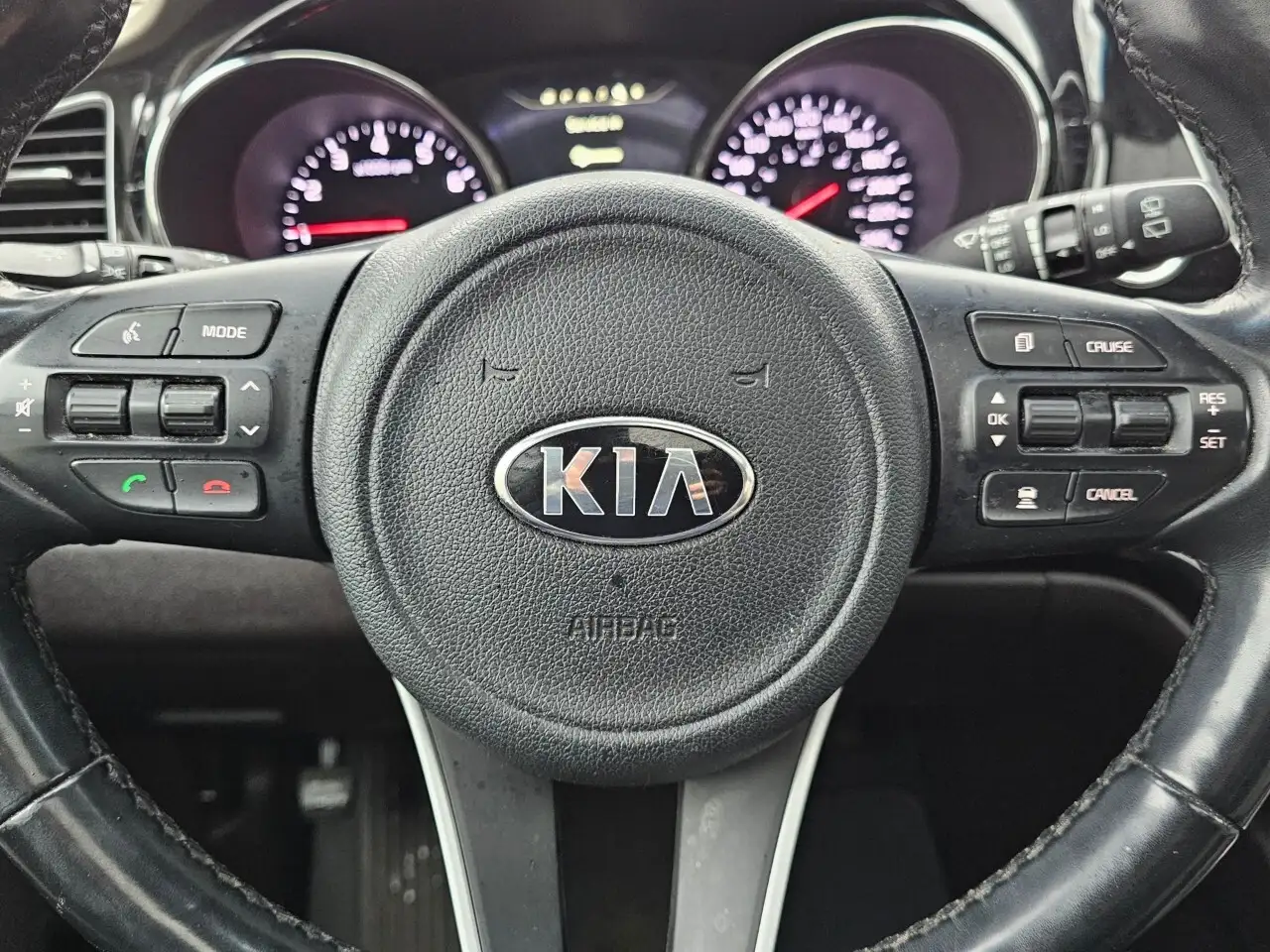 Kia Sedona снимка Kia Sedona