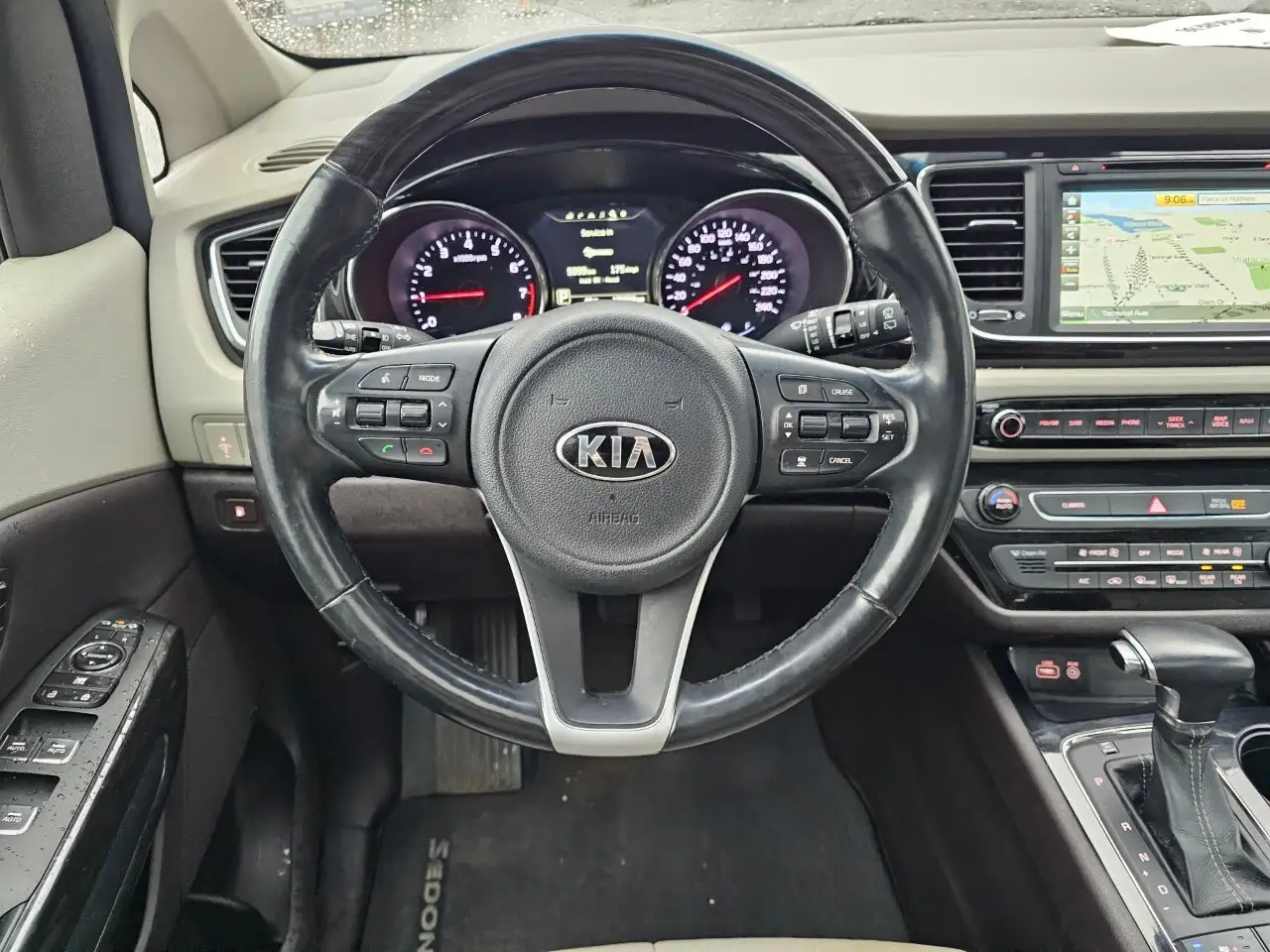 Kia Sedona снимка Kia Sedona