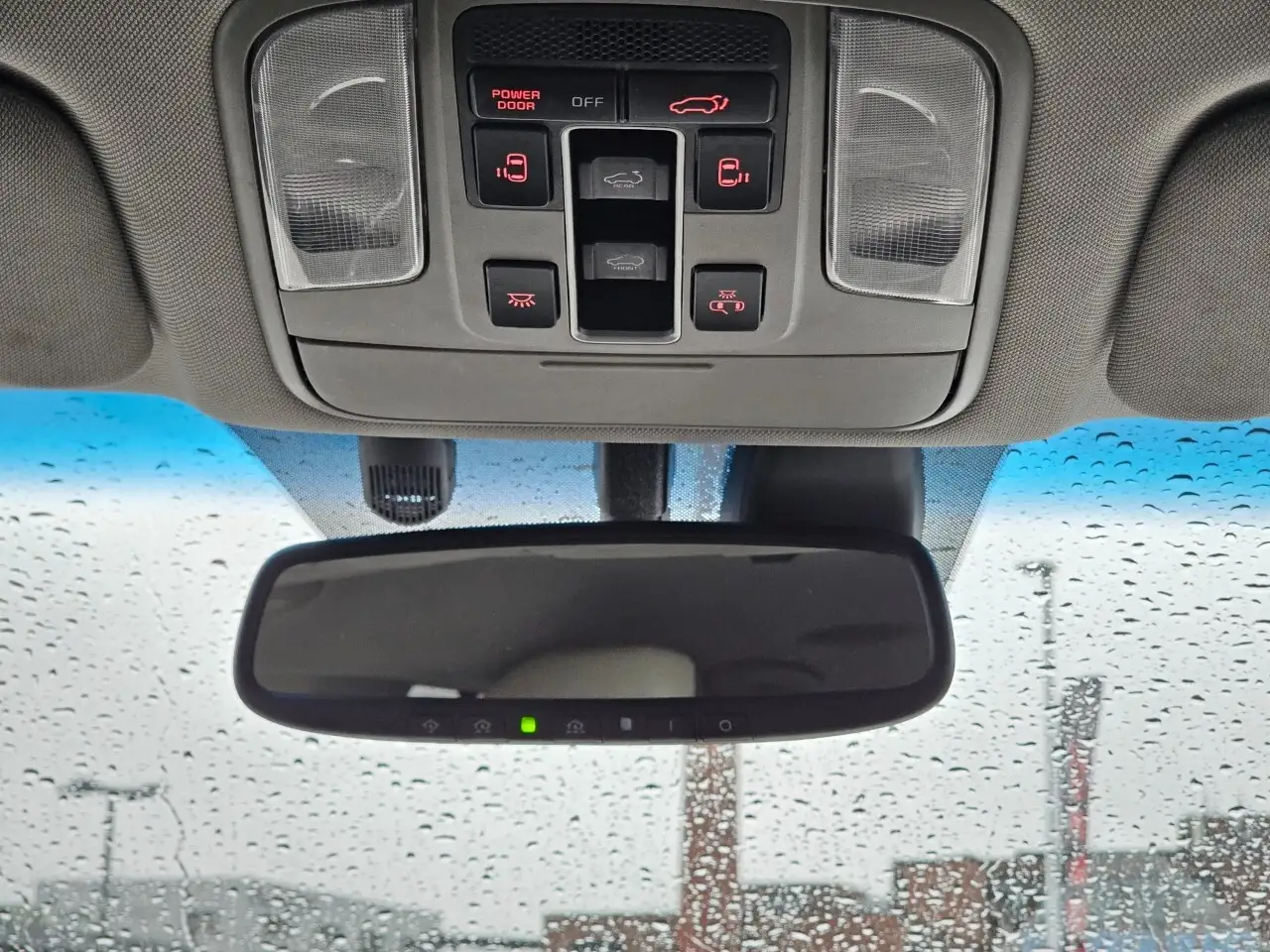Kia Sedona снимка Kia Sedona