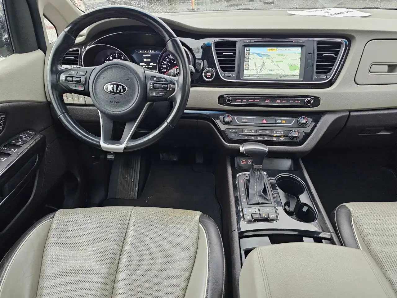 Kia Sedona снимка Kia Sedona