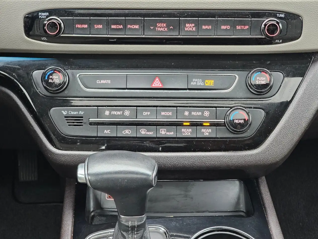 Kia Sedona снимка Kia Sedona