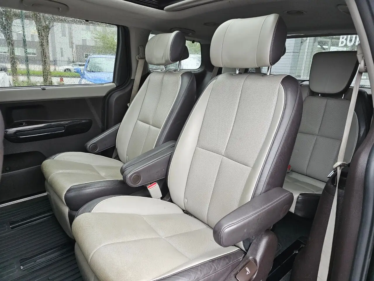 Kia Sedona снимка Kia Sedona