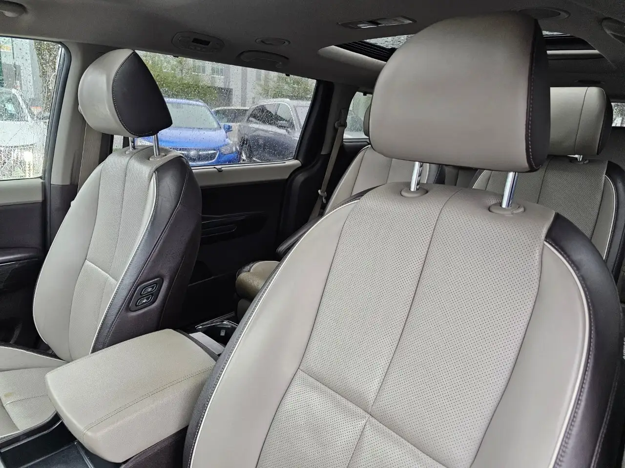 Kia Sedona снимка Kia Sedona