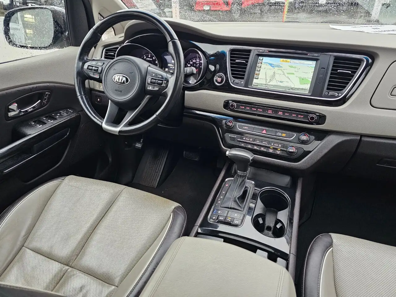 Kia Sedona снимка Kia Sedona