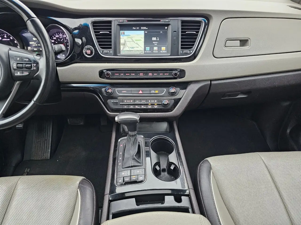 Kia Sedona снимка Kia Sedona