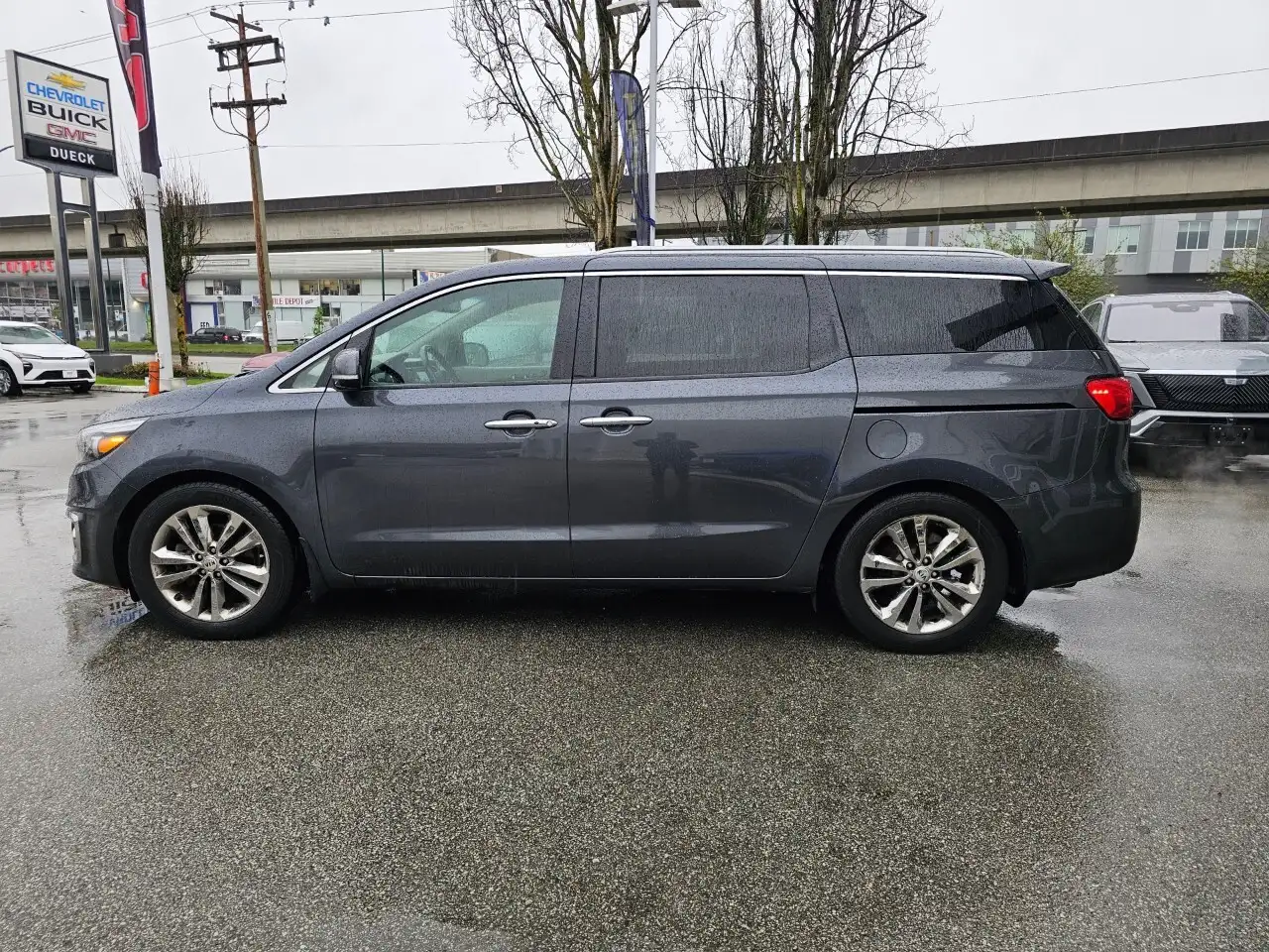 Kia Sedona снимка Kia Sedona