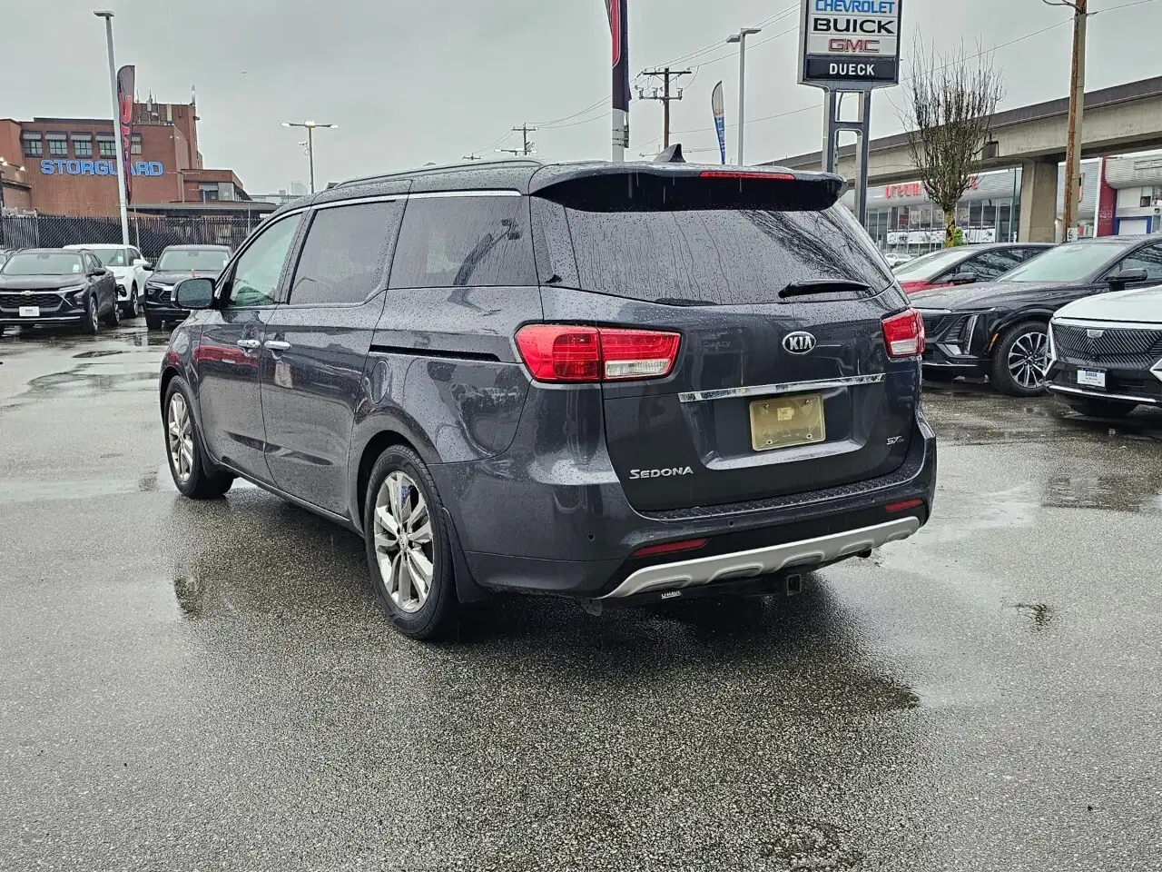 Kia Sedona снимка Kia Sedona