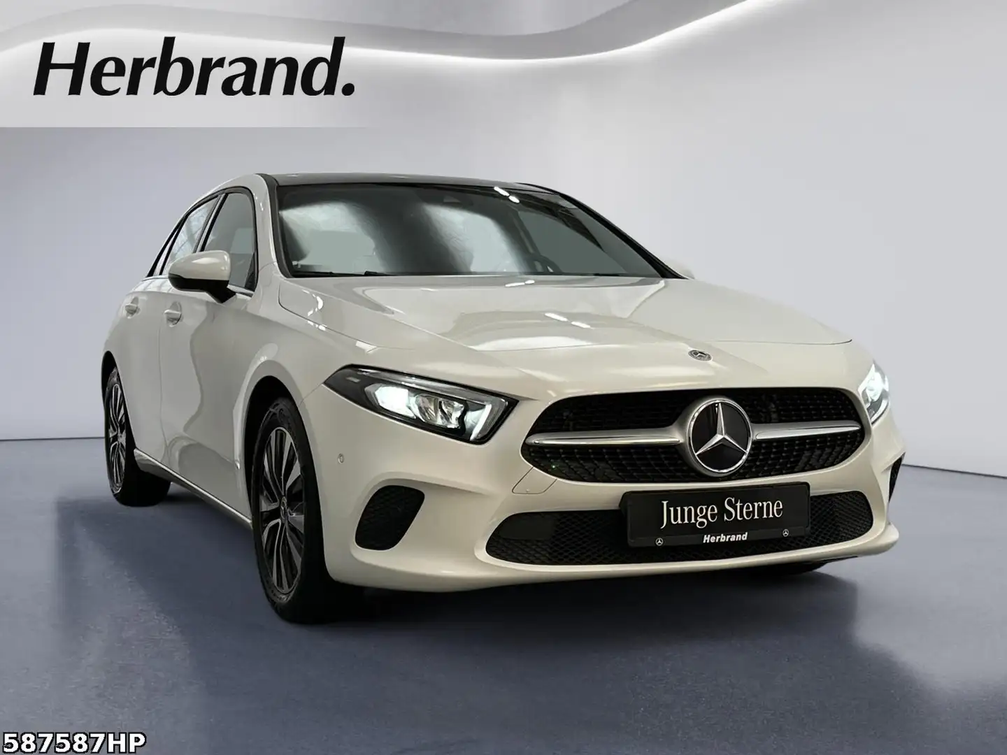 Mercedes-Benz A 180 Style Panorama CarPlay Distronic Weiß - 2