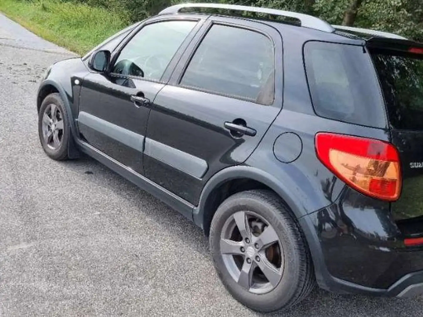 Suzuki SX4 SX4 1,6 GLX Shine GLX Shine Černá - 1