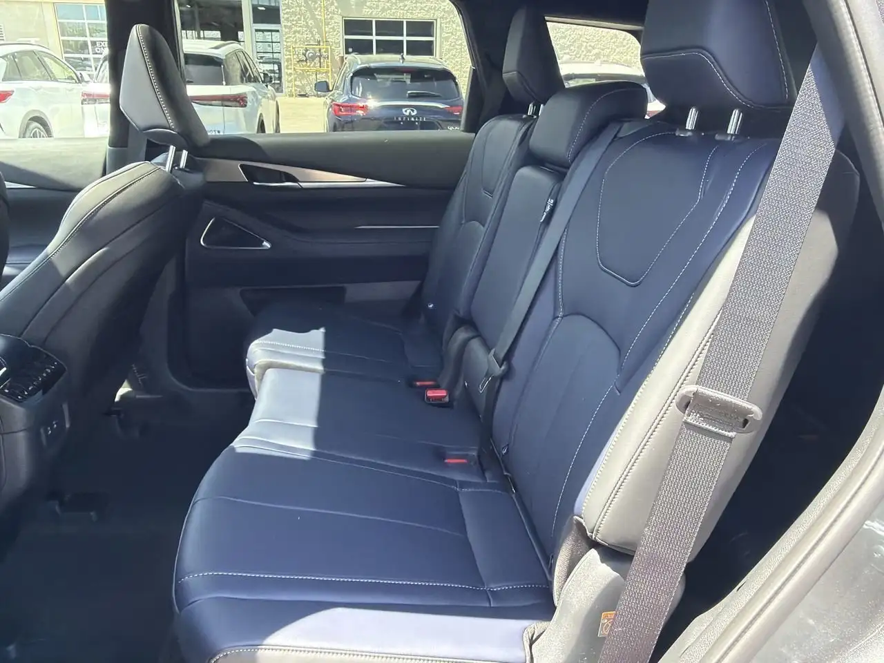 Infiniti QX60 снимка Infiniti QX60