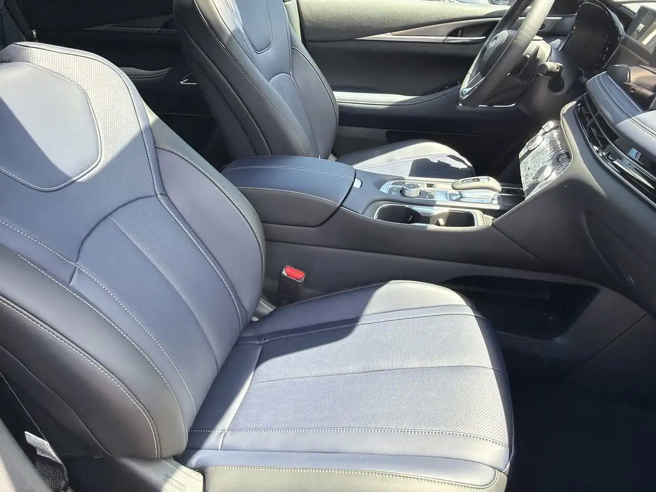 Infiniti QX60 снимка Infiniti QX60