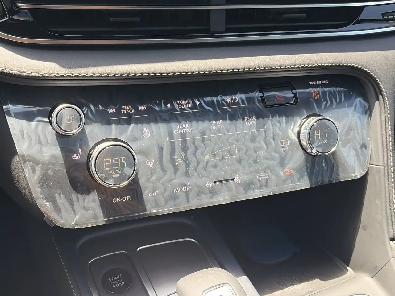 Infiniti QX60 снимка Infiniti QX60