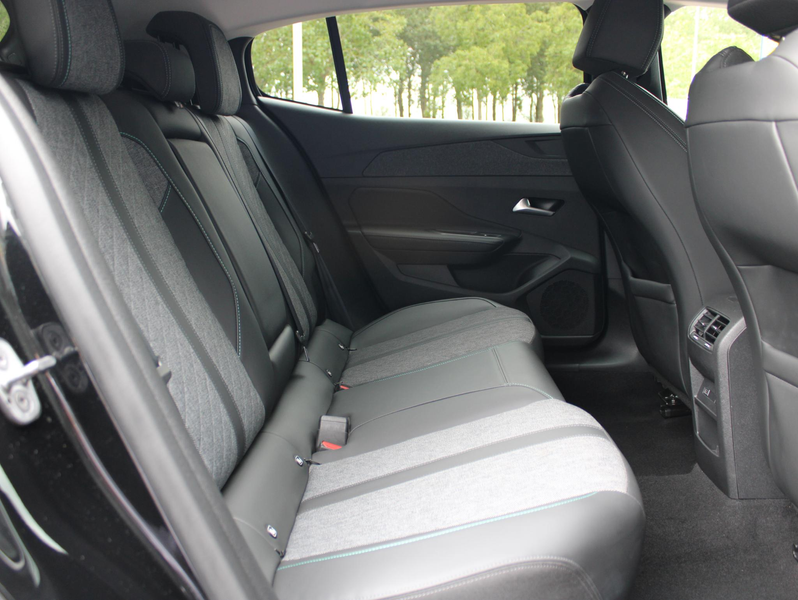 Peugeot 408 1.2T Allure Pack 130 EAT8 Automaat | Camera/Navi/S — photo 12