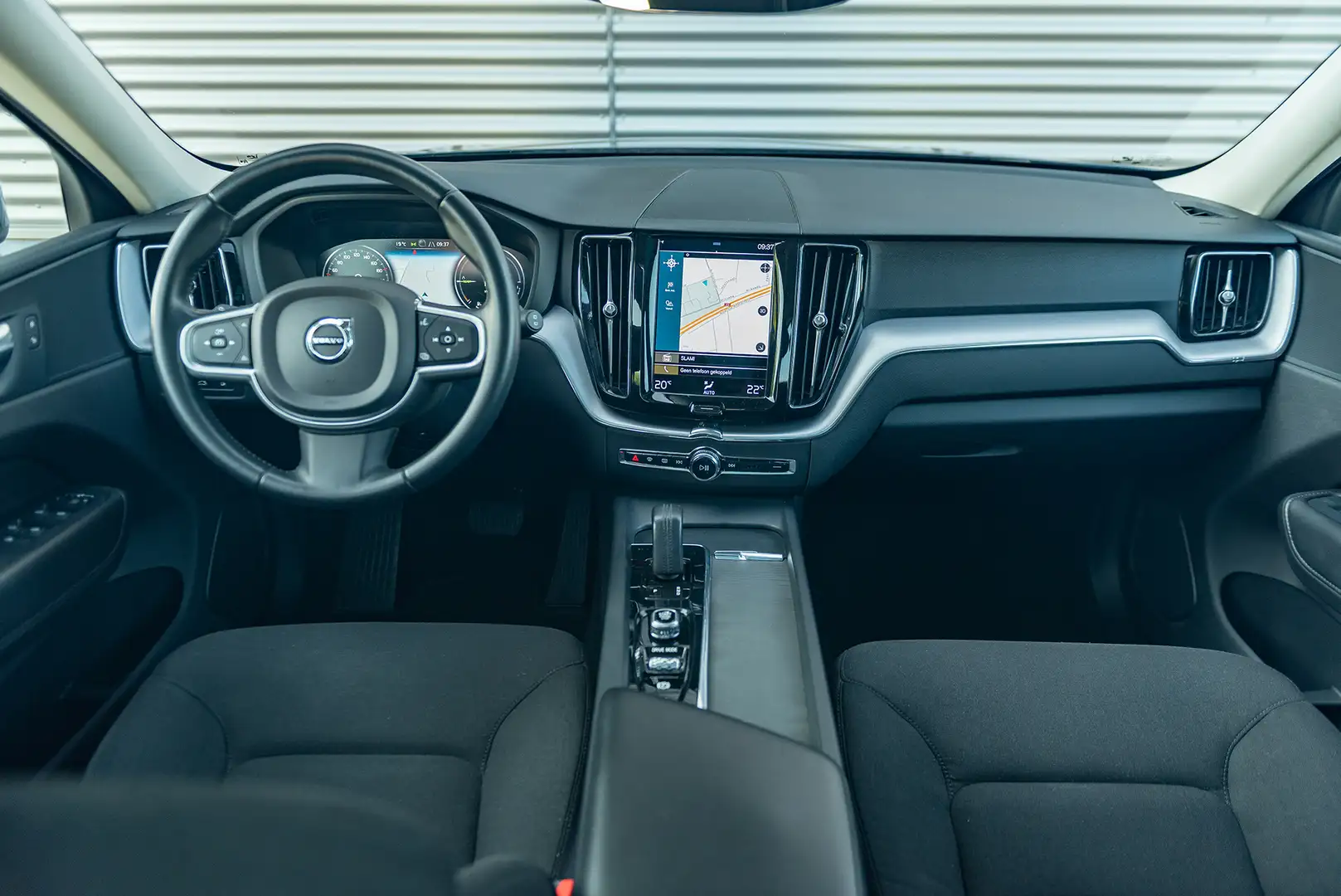 Volvo XC60 T6 Aut. Inscription Parkeercamera Panoramadak 340p Blauw - 2