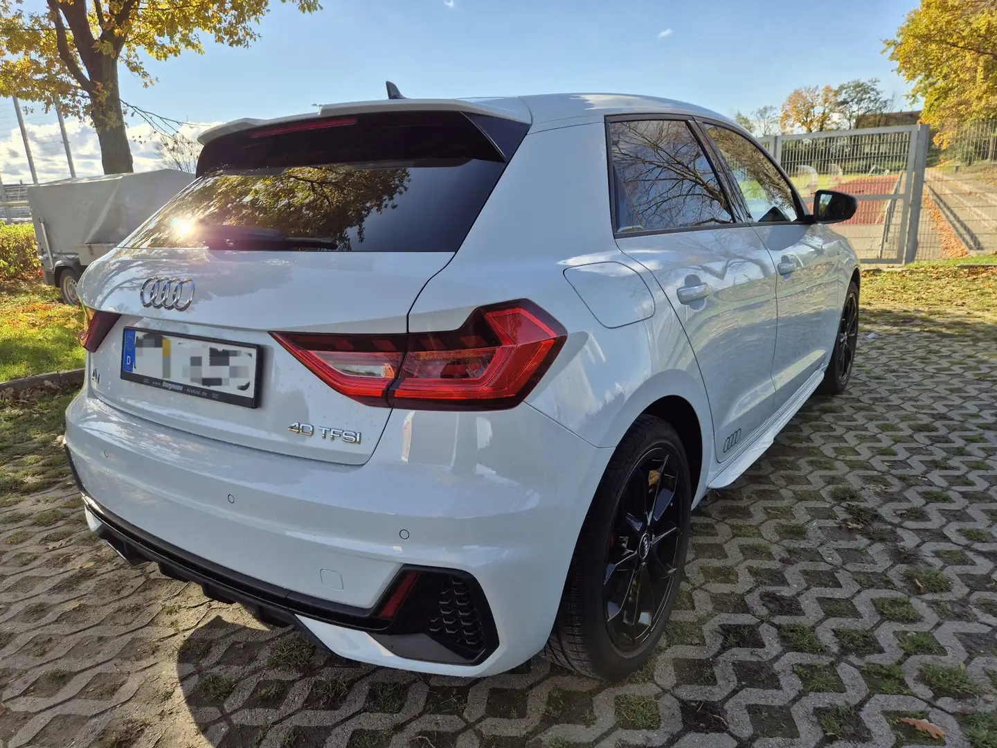 Audi A1 40 TFSI Sportback S tronic line Weiß - 2