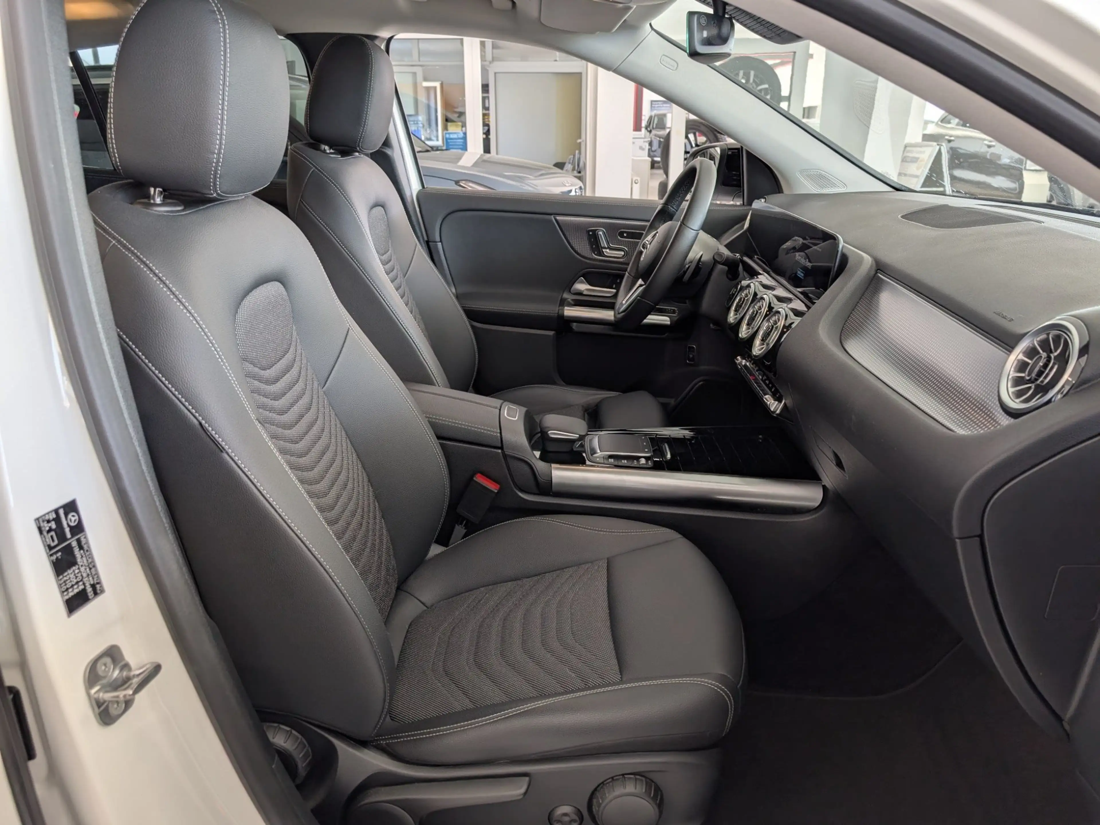 Mercedes-Benz EQA 250 + Progressive Kamera Allwetter ACC — photo 12