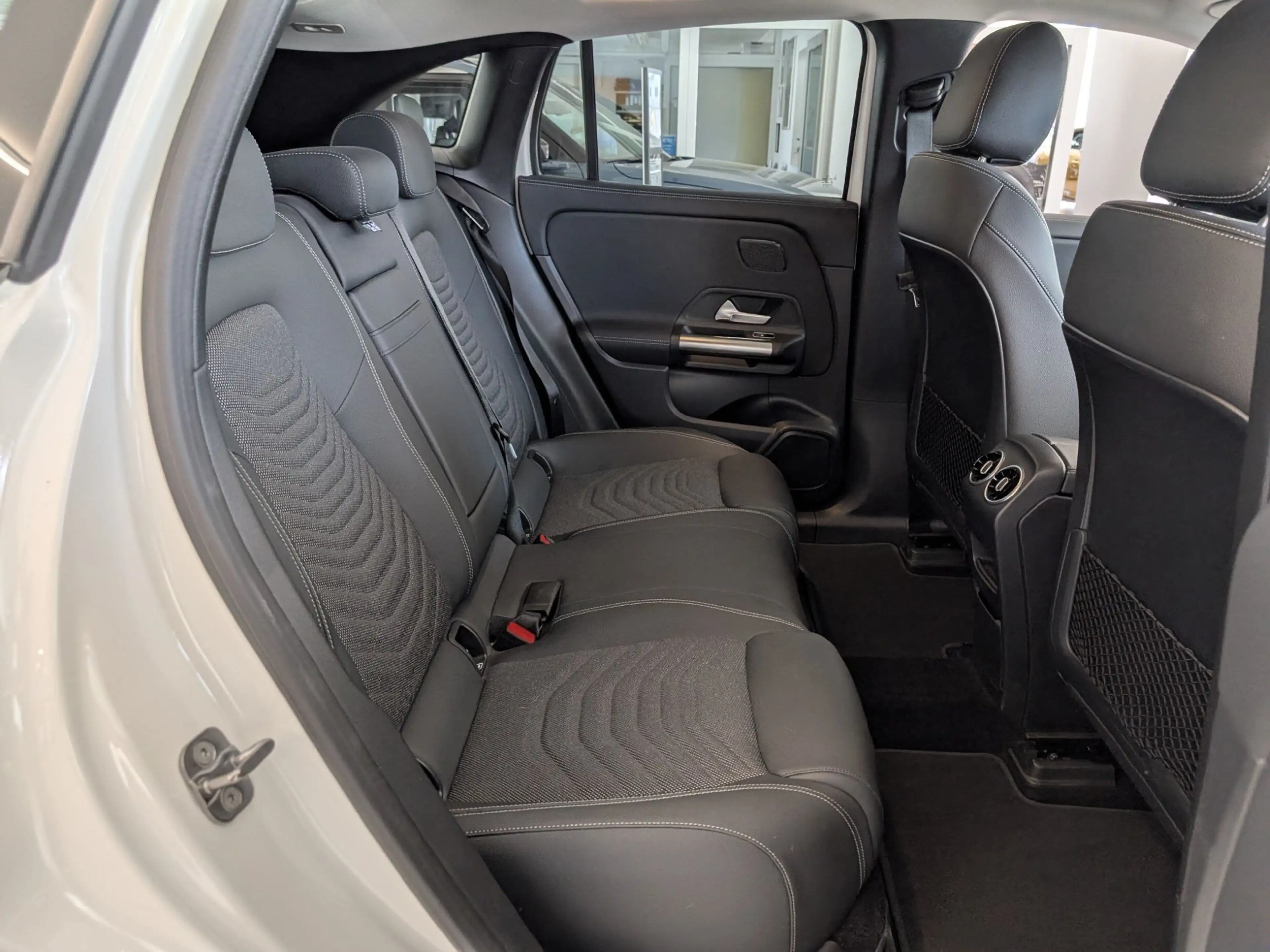 Mercedes-Benz EQA 250 + Progressive Kamera Allwetter ACC — photo 11