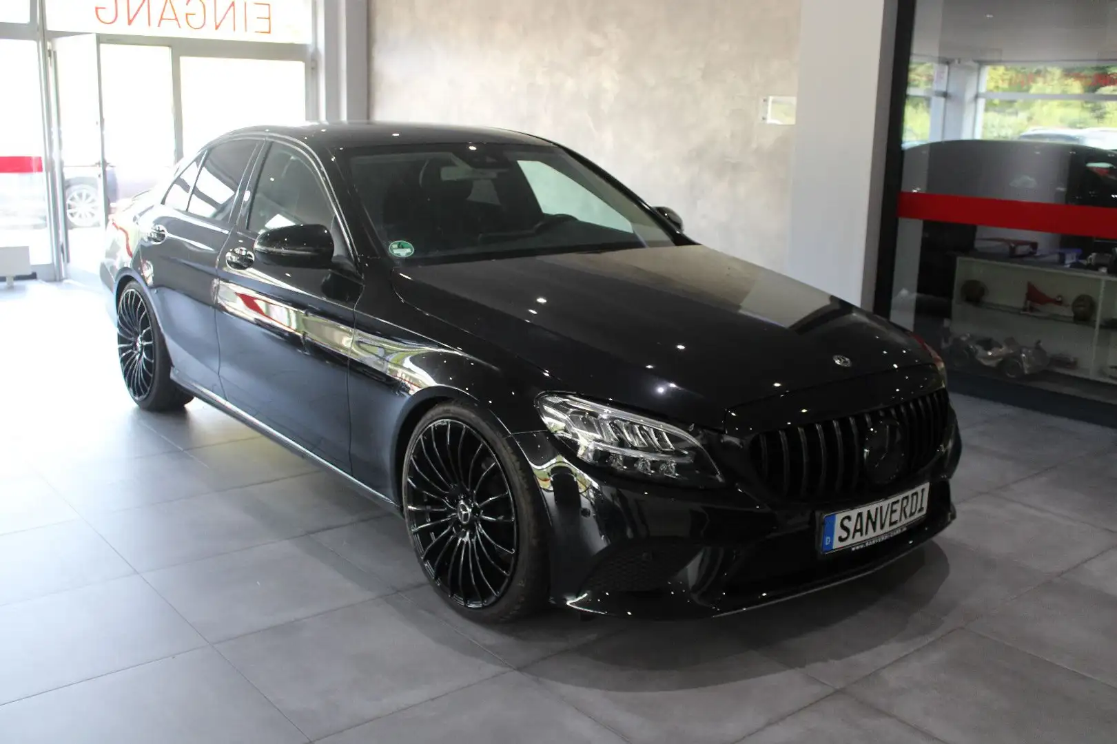Mercedes-Benz C 180 AVANTGARDE SPORTPAKET NAVI LEDER LED RFK Zwart - 2