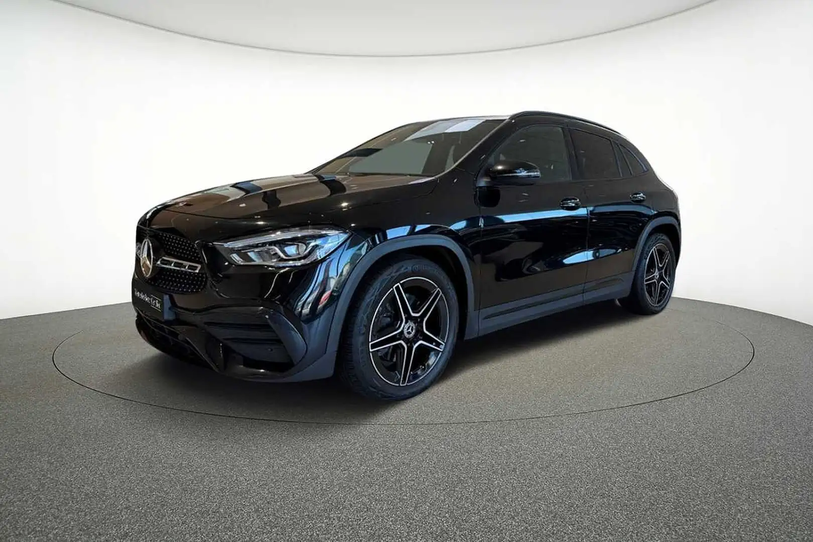Mercedes-Benz GLA 180 d AMG Line Zwart - 1
