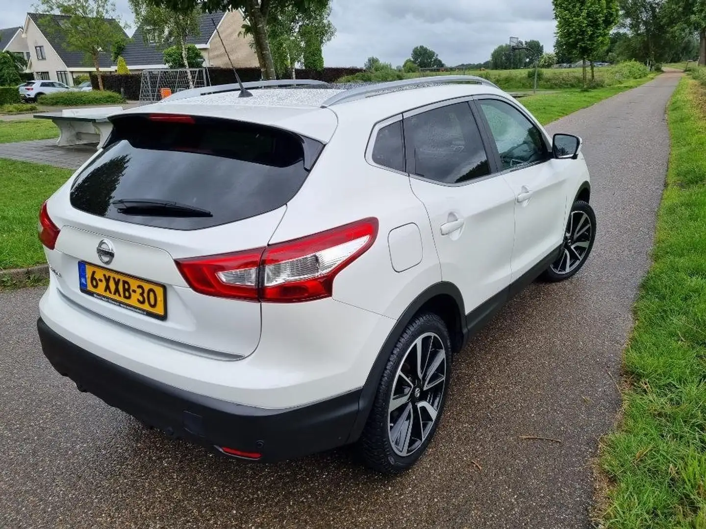Nissan Qashqai 1.2 TEKNA - 2